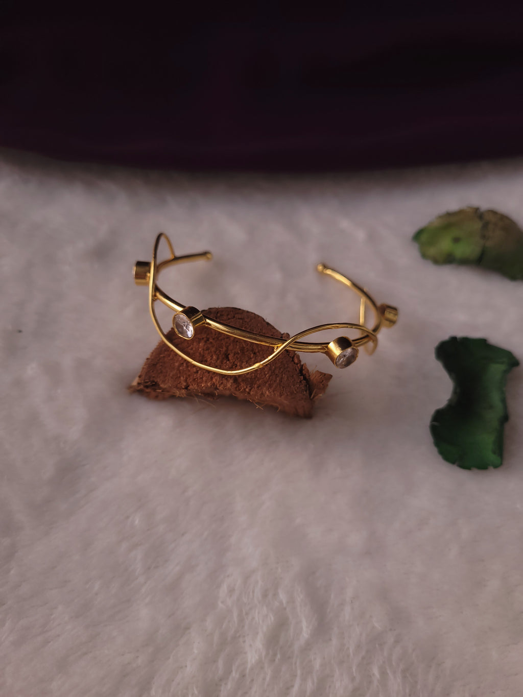 AISHWARYA- GOLDEN SPIRAL STONE BANGLE