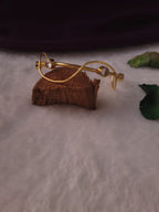 AISHWARYA- GOLDEN SPIRAL STONE BANGLE