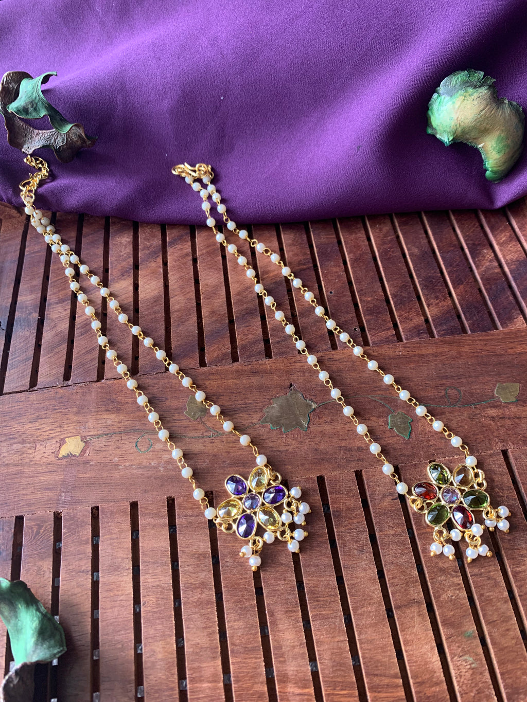 KARTHIKA - SHINY MULTISTONE FLOWER AND PEARL CHOKER