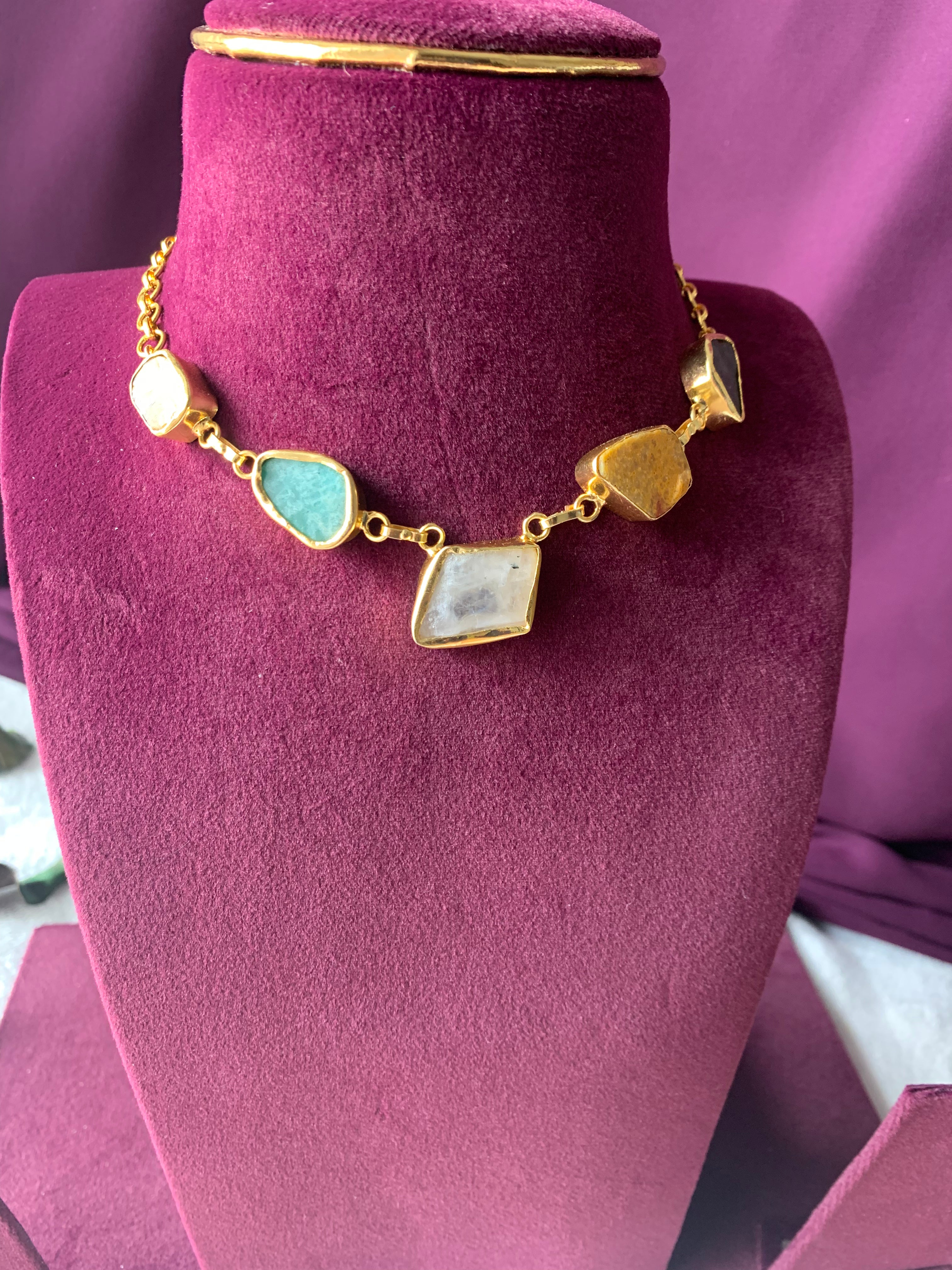 AMALA -  MULTI RAW STONE CHOKER