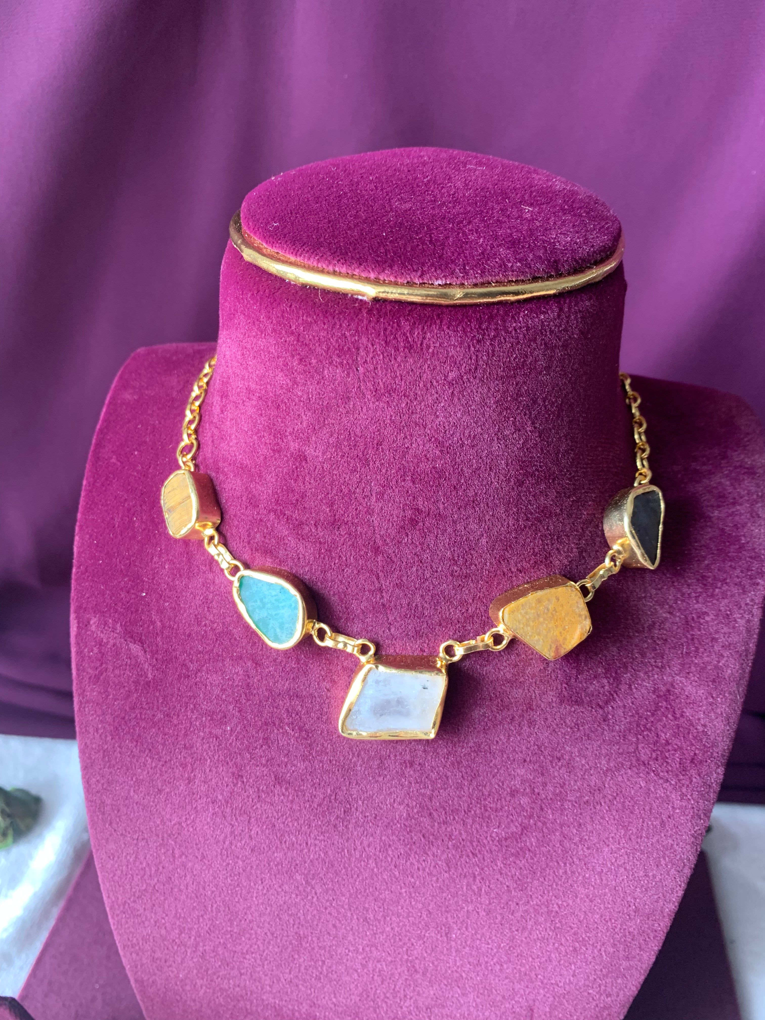 AMALA -  MULTI RAW STONE CHOKER