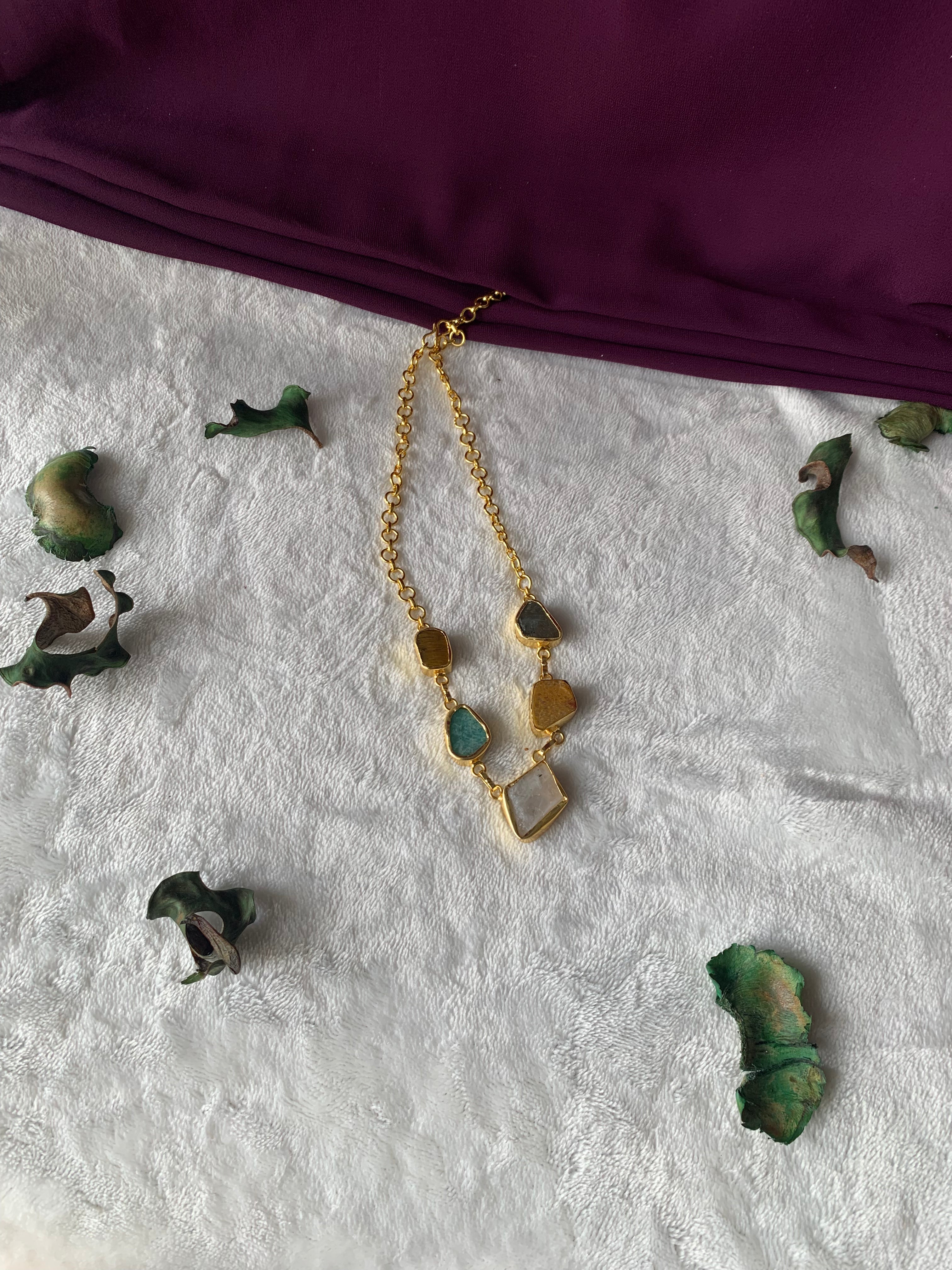 AMALA -  MULTI RAW STONE CHOKER