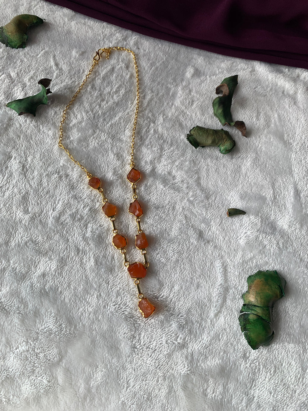 SHARI - UNEVEN RAW STONE CHOKER