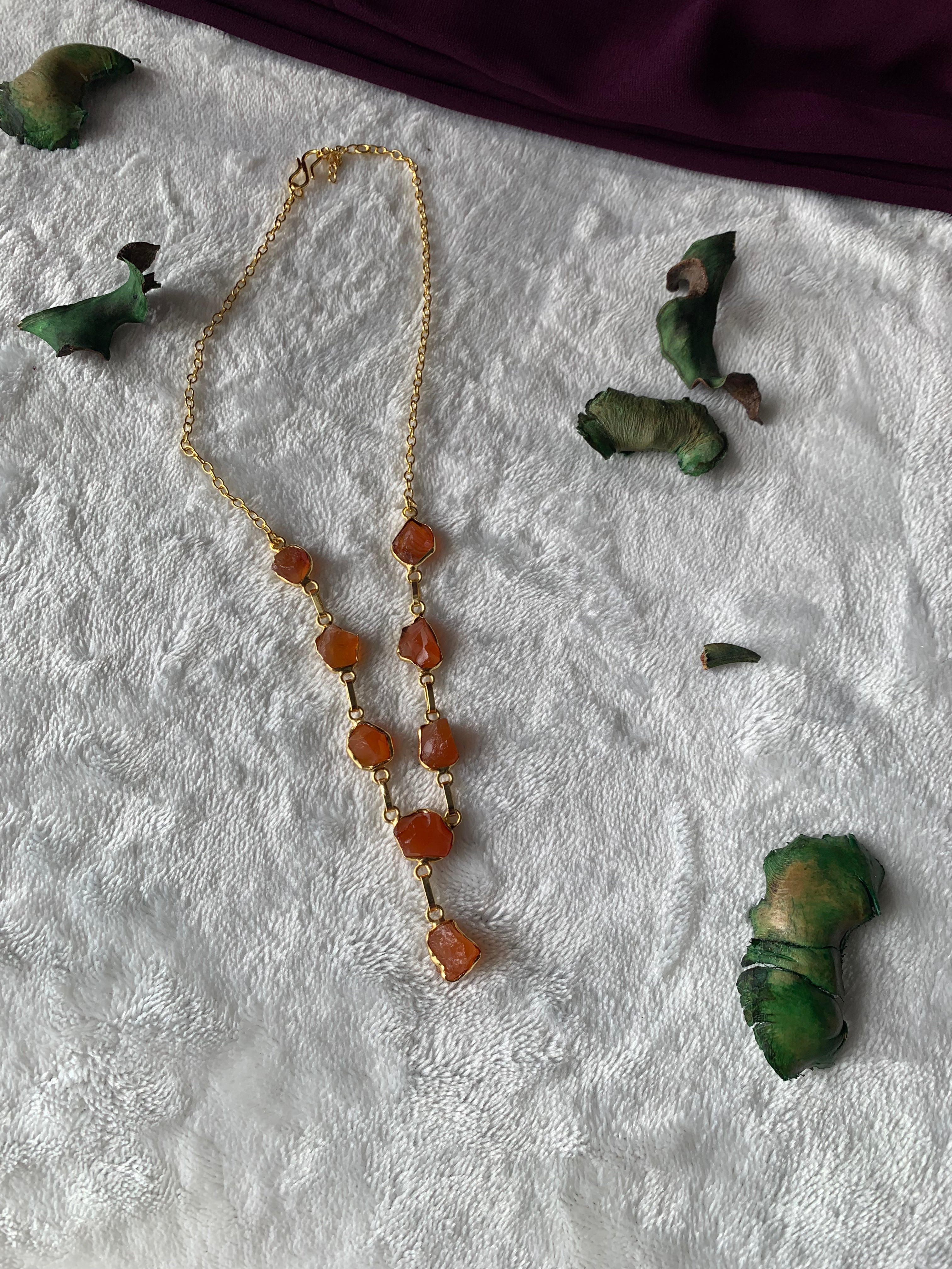 SHARI - UNEVEN RAW STONE CHOKER