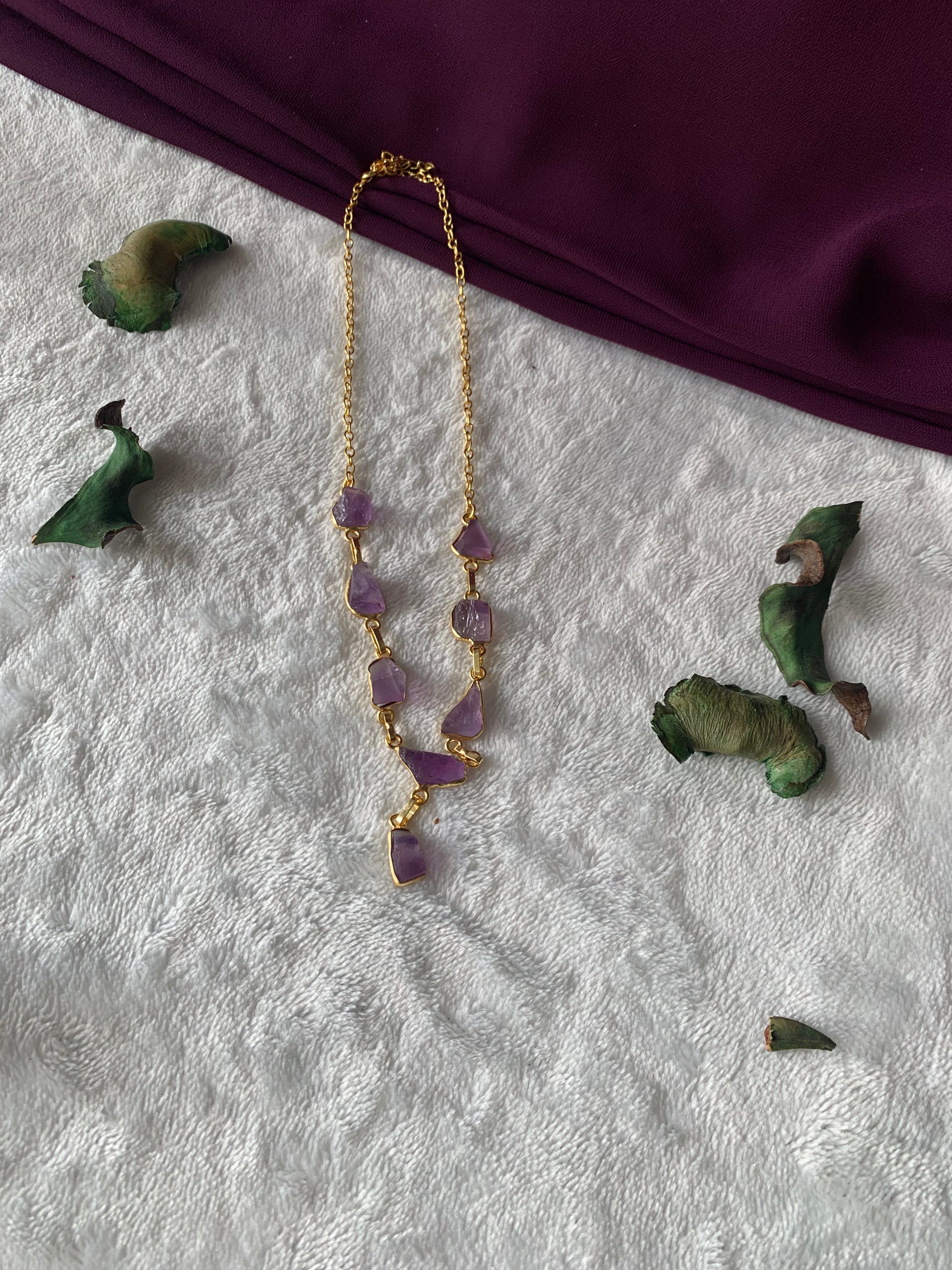 SHARI - UNEVEN RAW STONE CHOKER