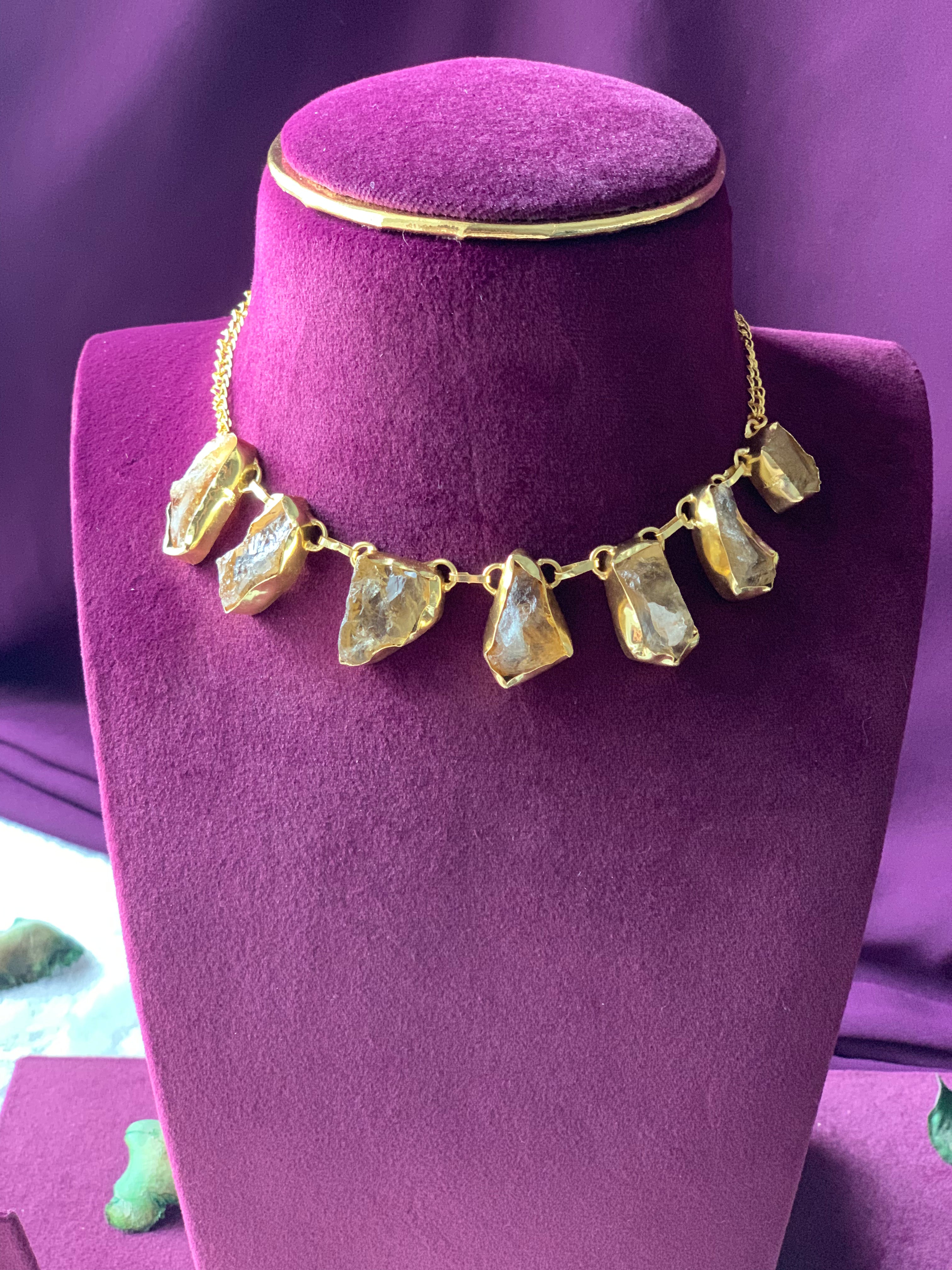 RAANIYA - GOLDEN COVERED RAWSTONE CHOKER