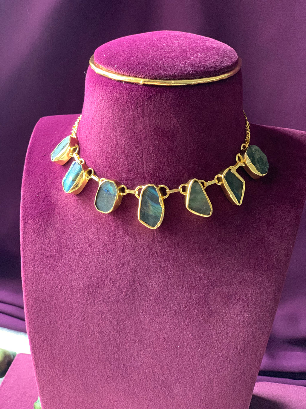 RAANIYA - GOLDEN COVERED RAWSTONE CHOKER
