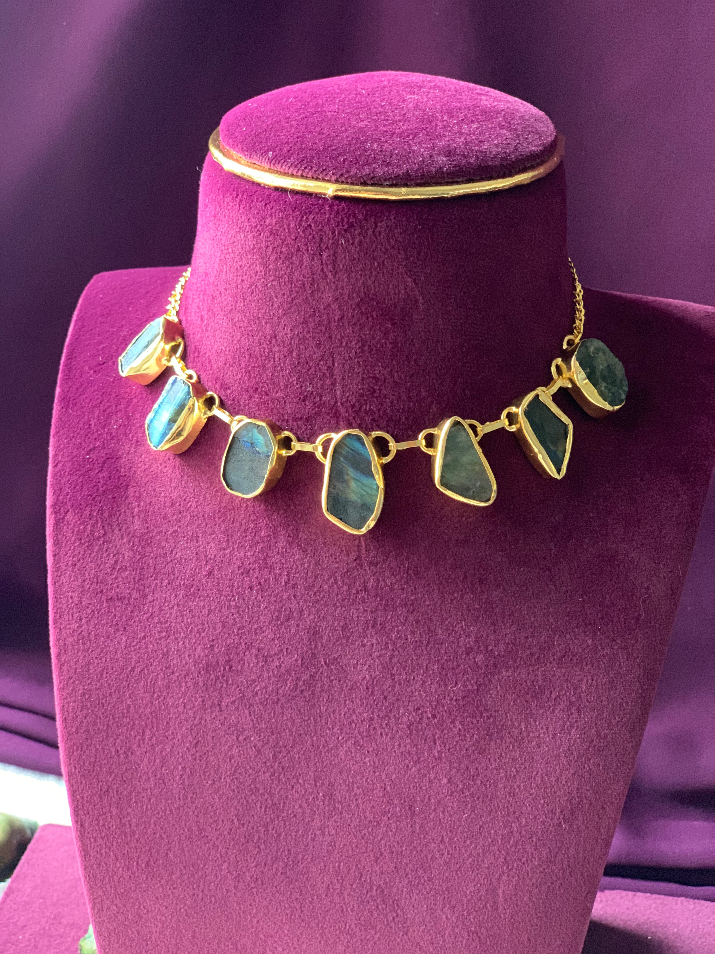 RAANIYA - GOLDEN COVERED RAWSTONE CHOKER