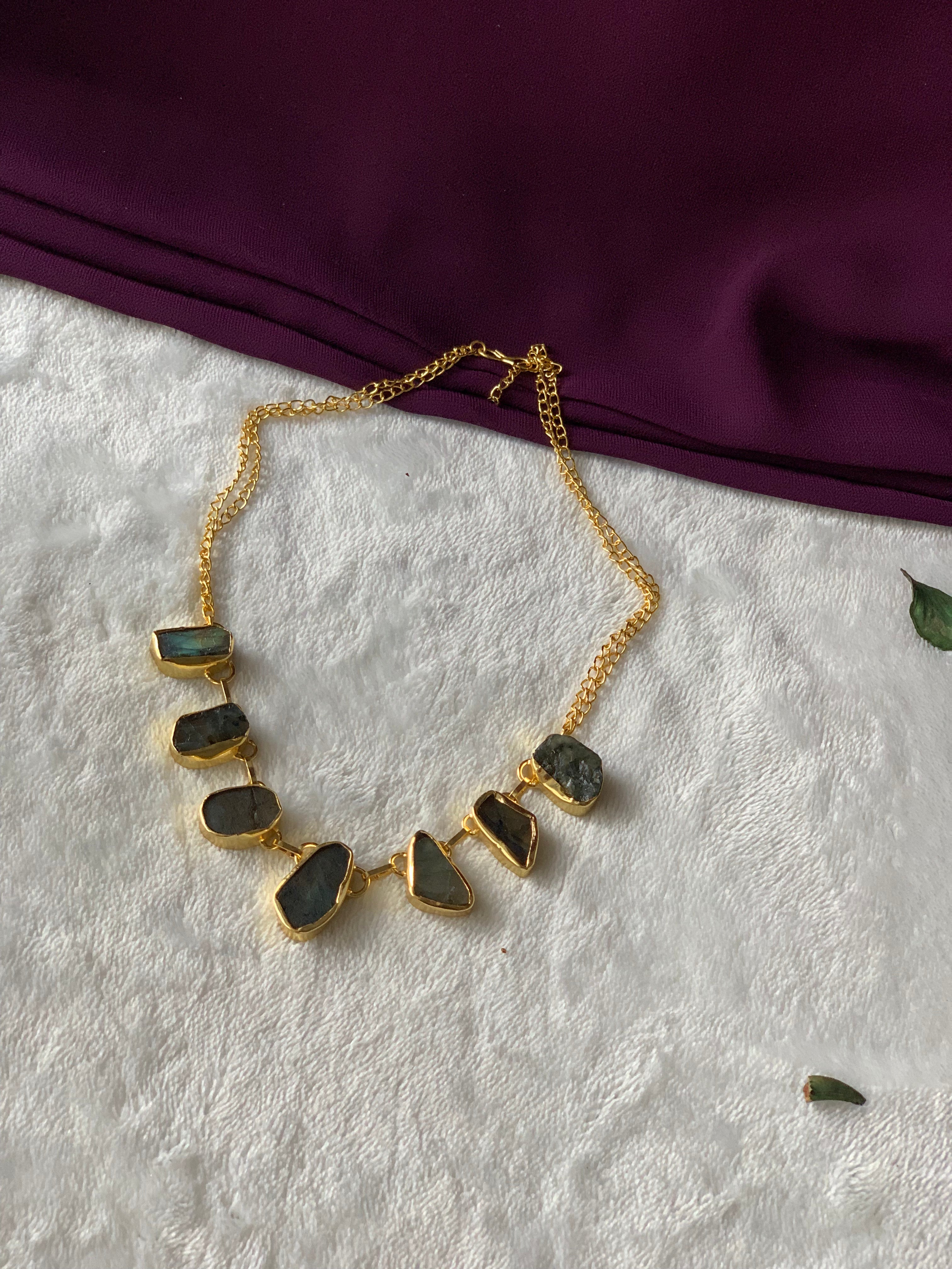 RAANIYA - GOLDEN COVERED RAWSTONE CHOKER