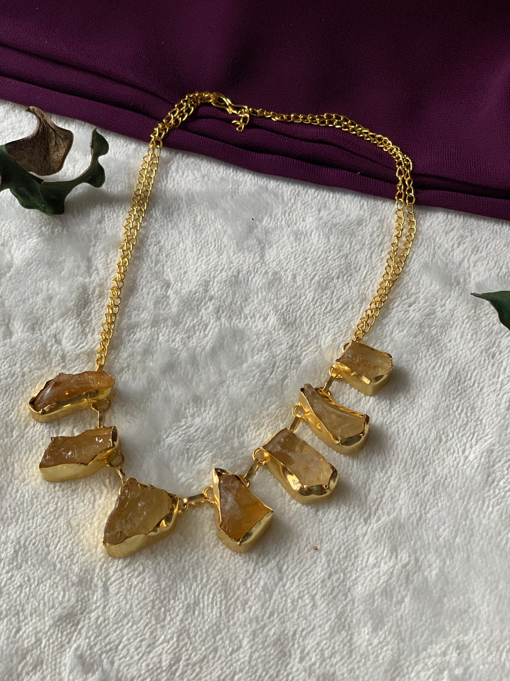 RAANIYA - GOLDEN COVERED RAWSTONE CHOKER