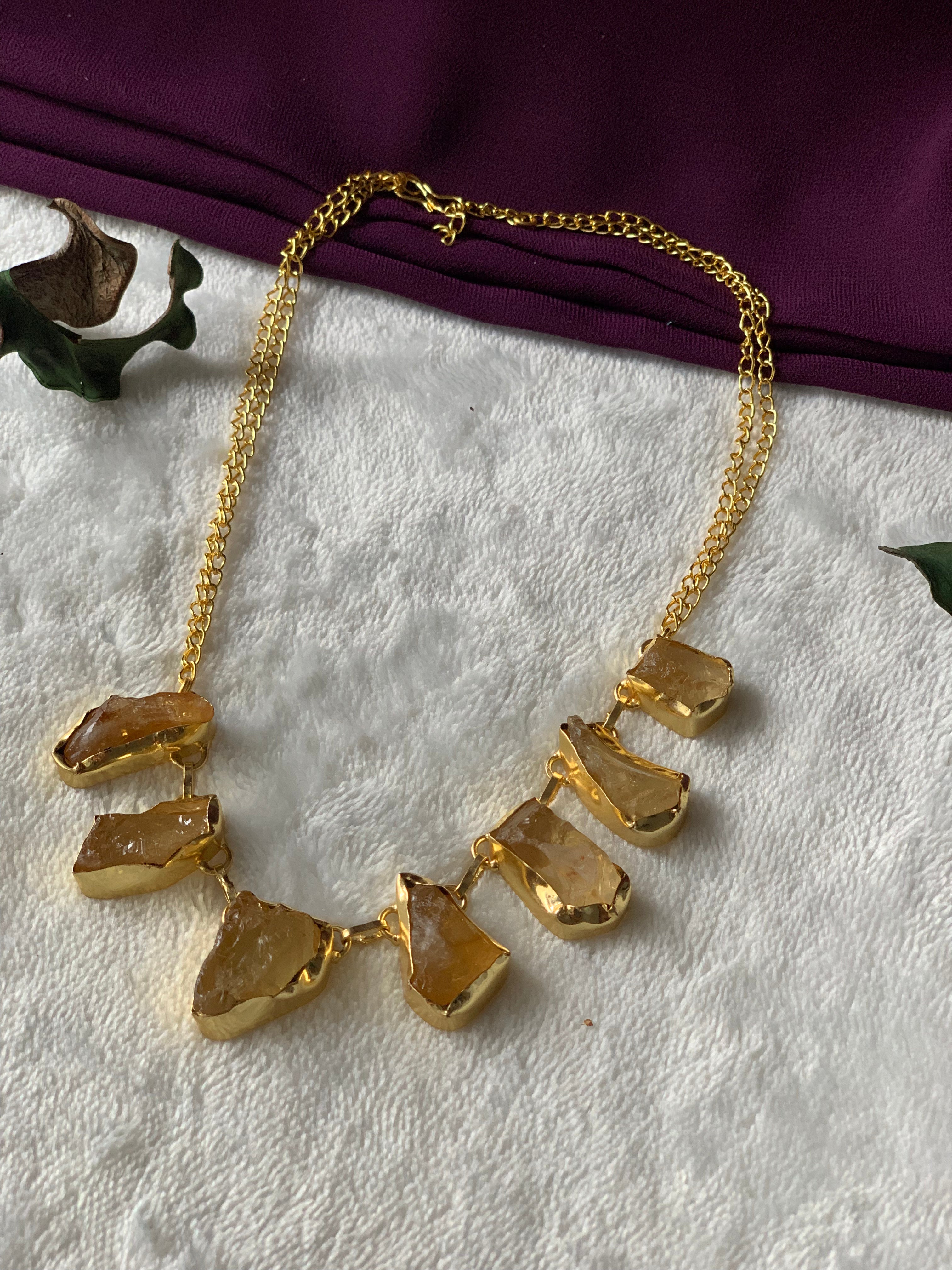 RAANIYA - GOLDEN COVERED RAWSTONE CHOKER