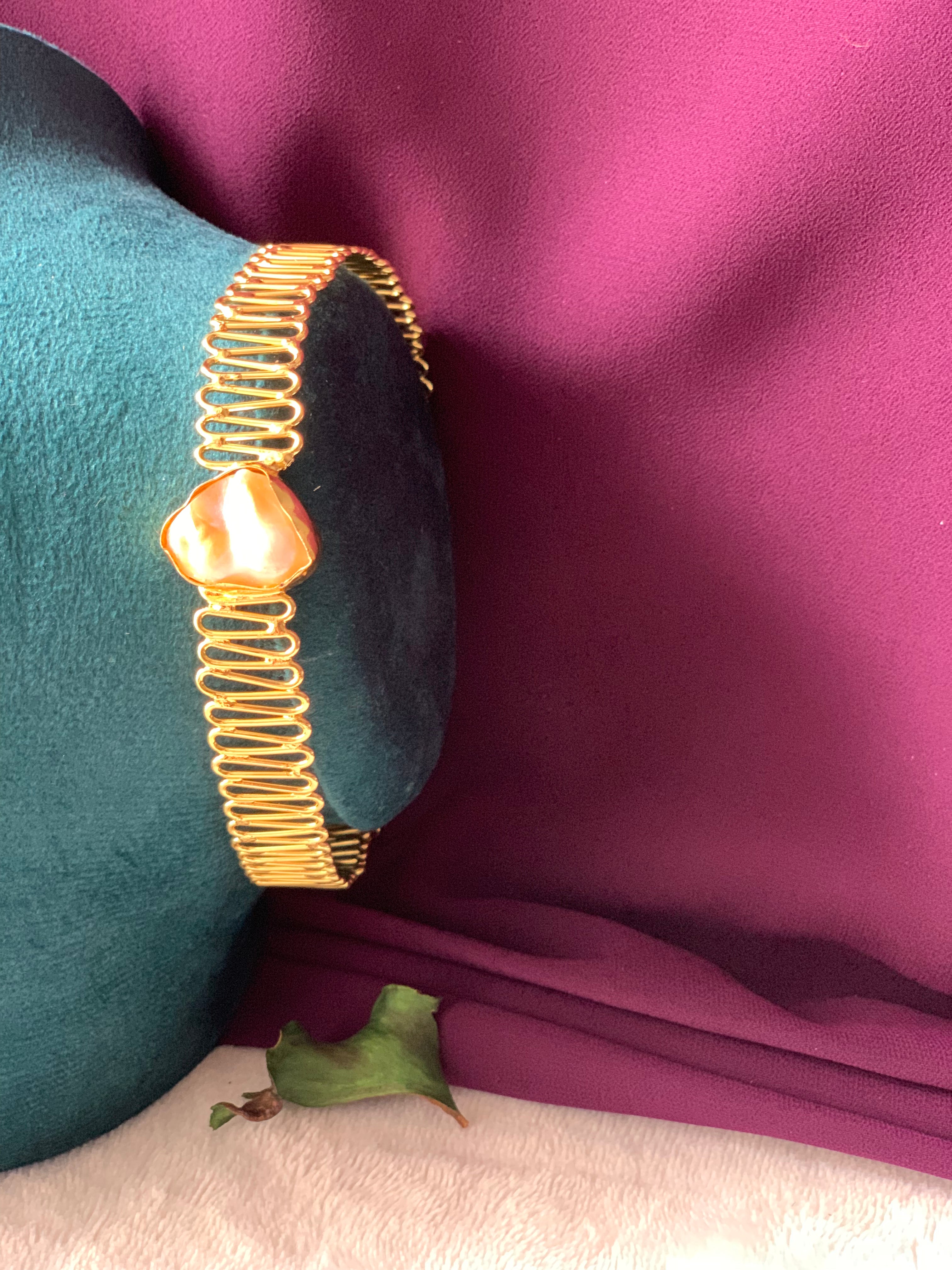 GRACE - GOLDEN CENTRE BAROQUE PEARL ZIGZAG CHOKER