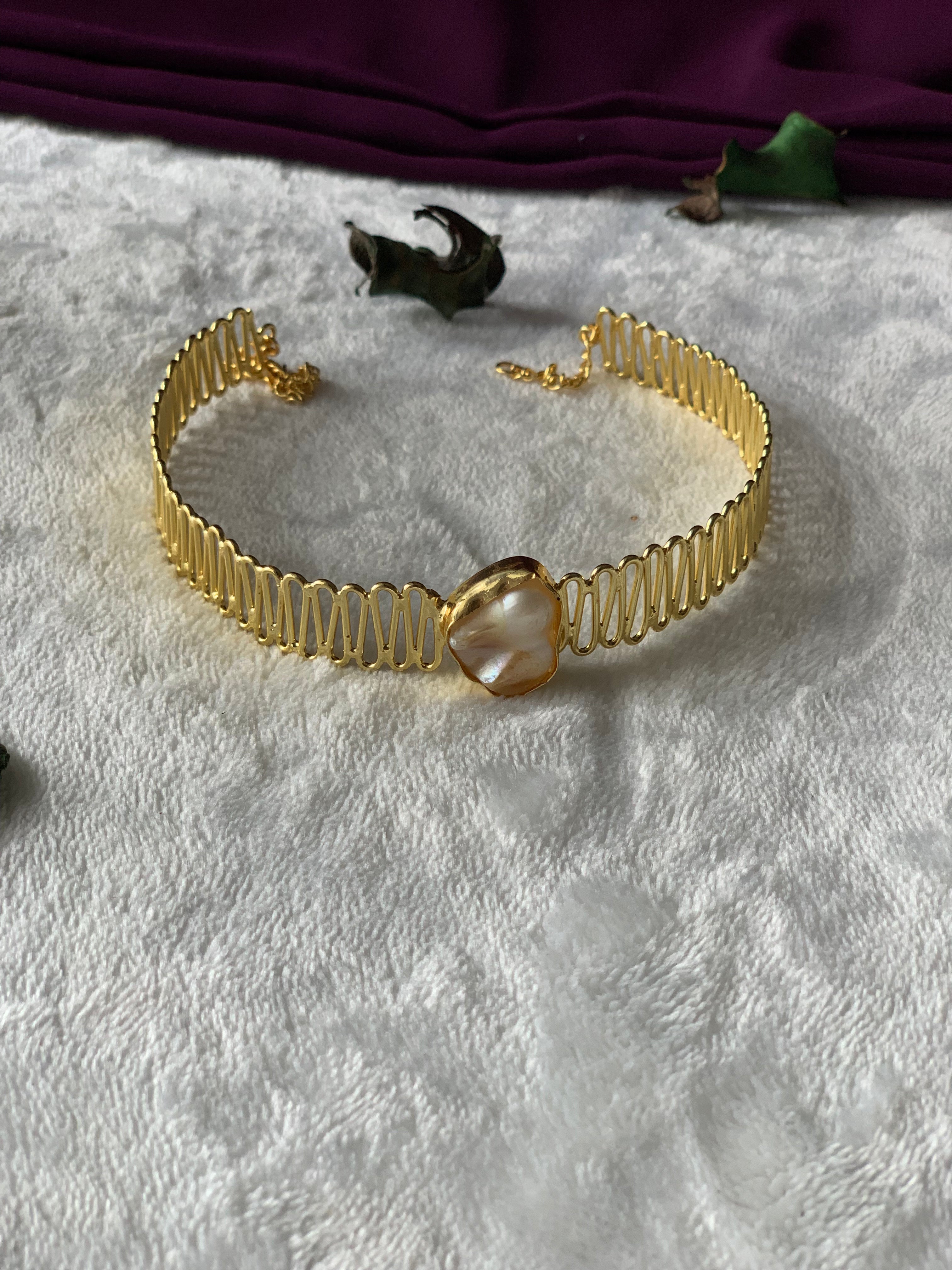 GRACE - GOLDEN CENTRE BAROQUE PEARL ZIGZAG CHOKER