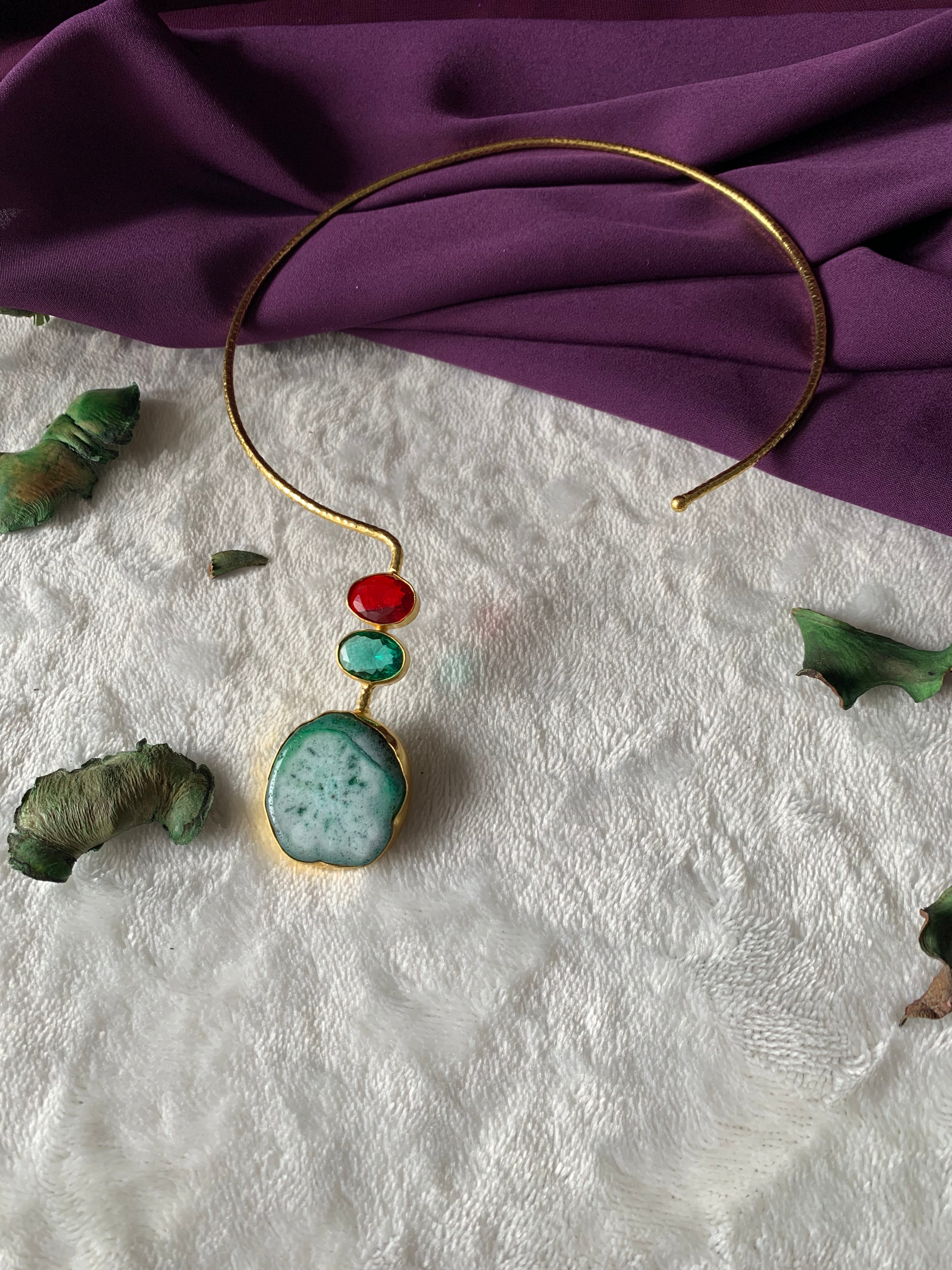 AEVA - DYED AND GLOSSY STONE NECKCUFF (HASLI)