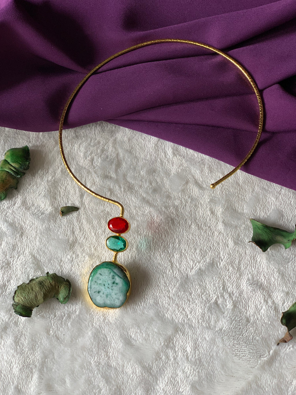 AEVA - DYED AND GLOSSY STONE NECKCUFF (HASLI)