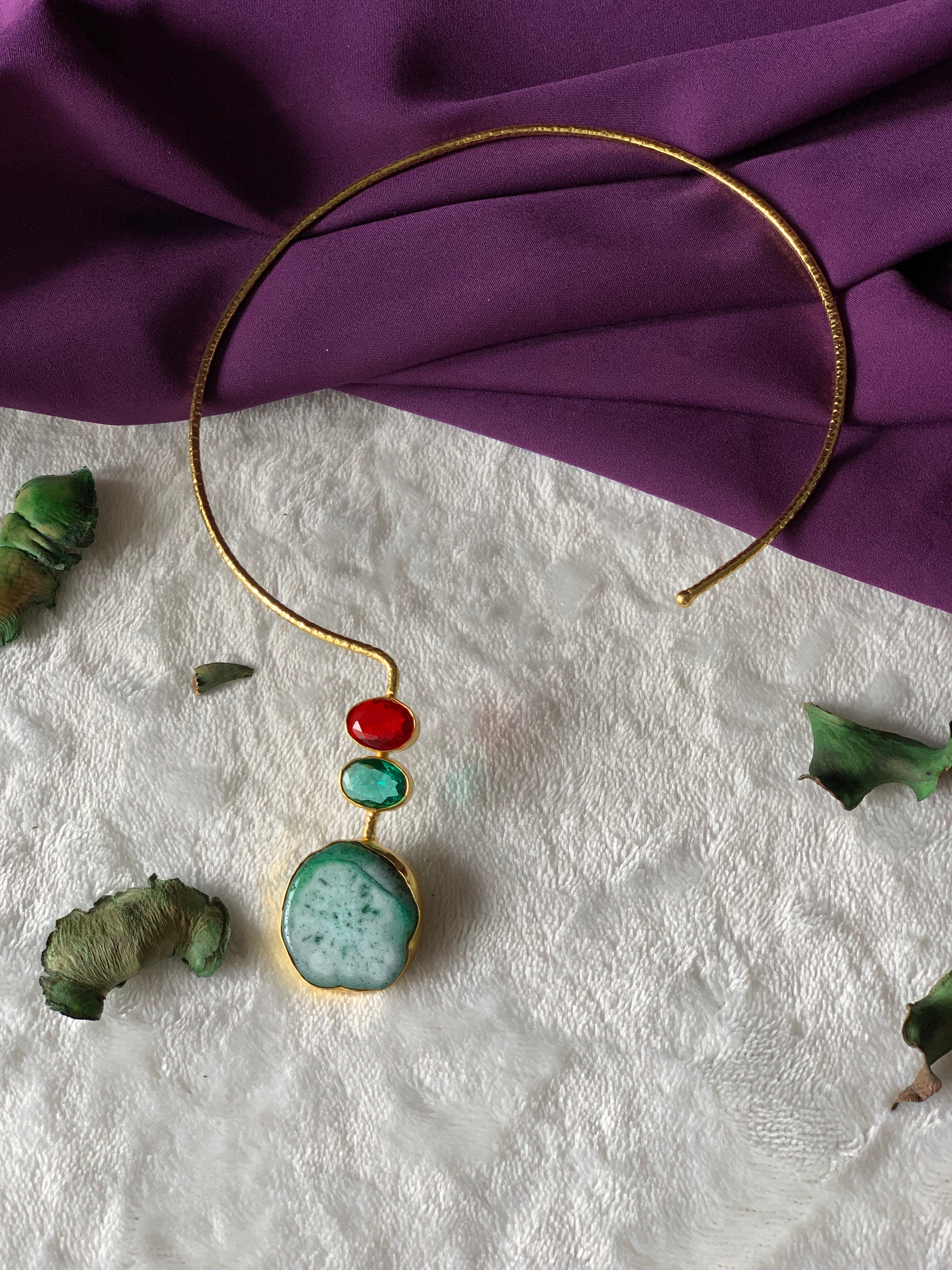 AEVA - DYED AND GLOSSY STONE NECKCUFF (HASLI)