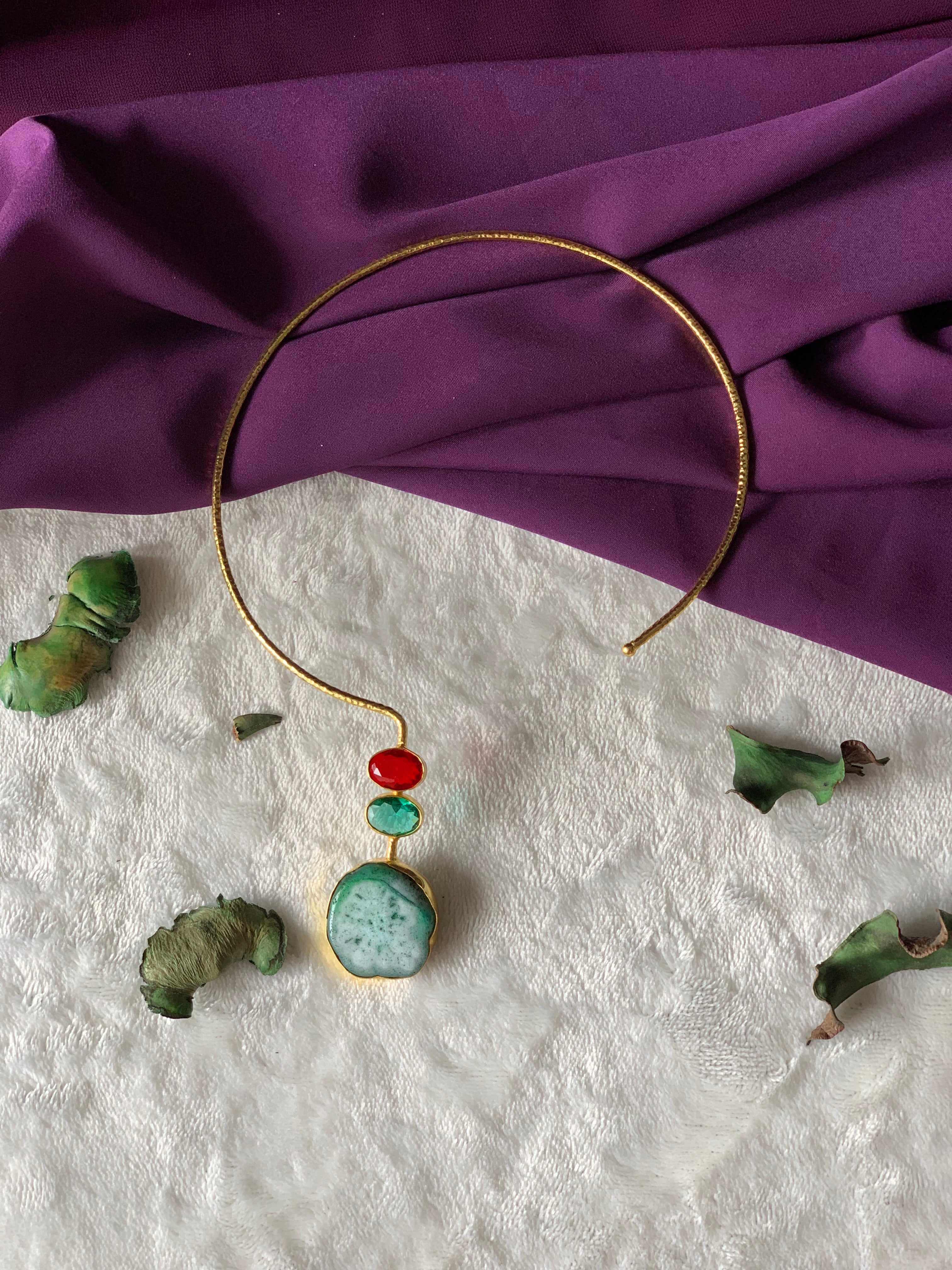 AEVA - DYED AND GLOSSY STONE NECKCUFF (HASLI)