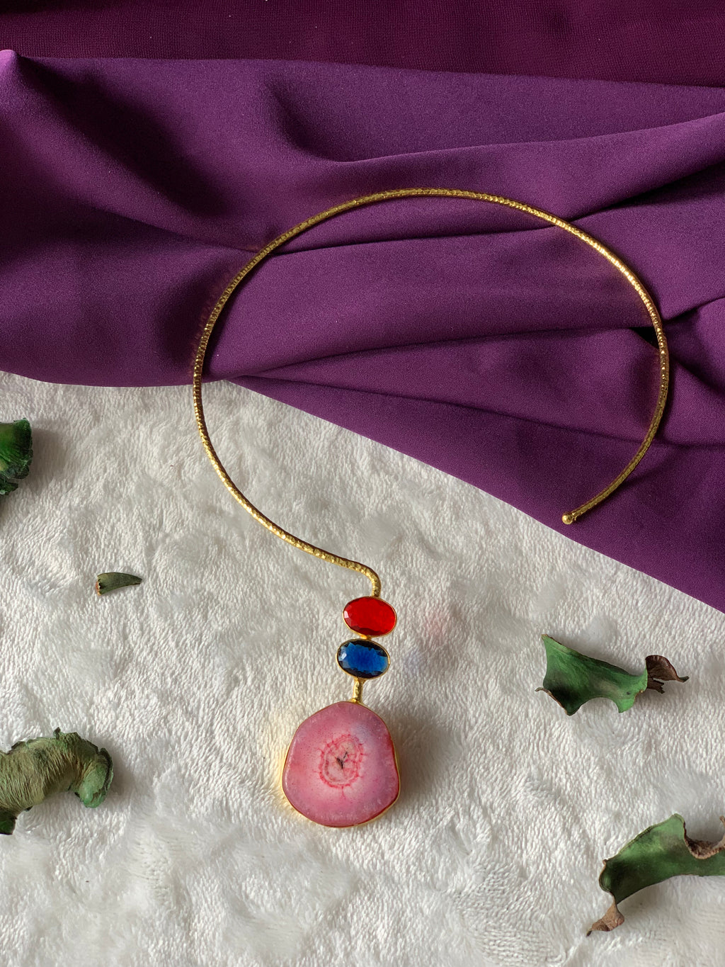 AEVA - DYED AND GLOSSY STONE NECKCUFF (HASLI)