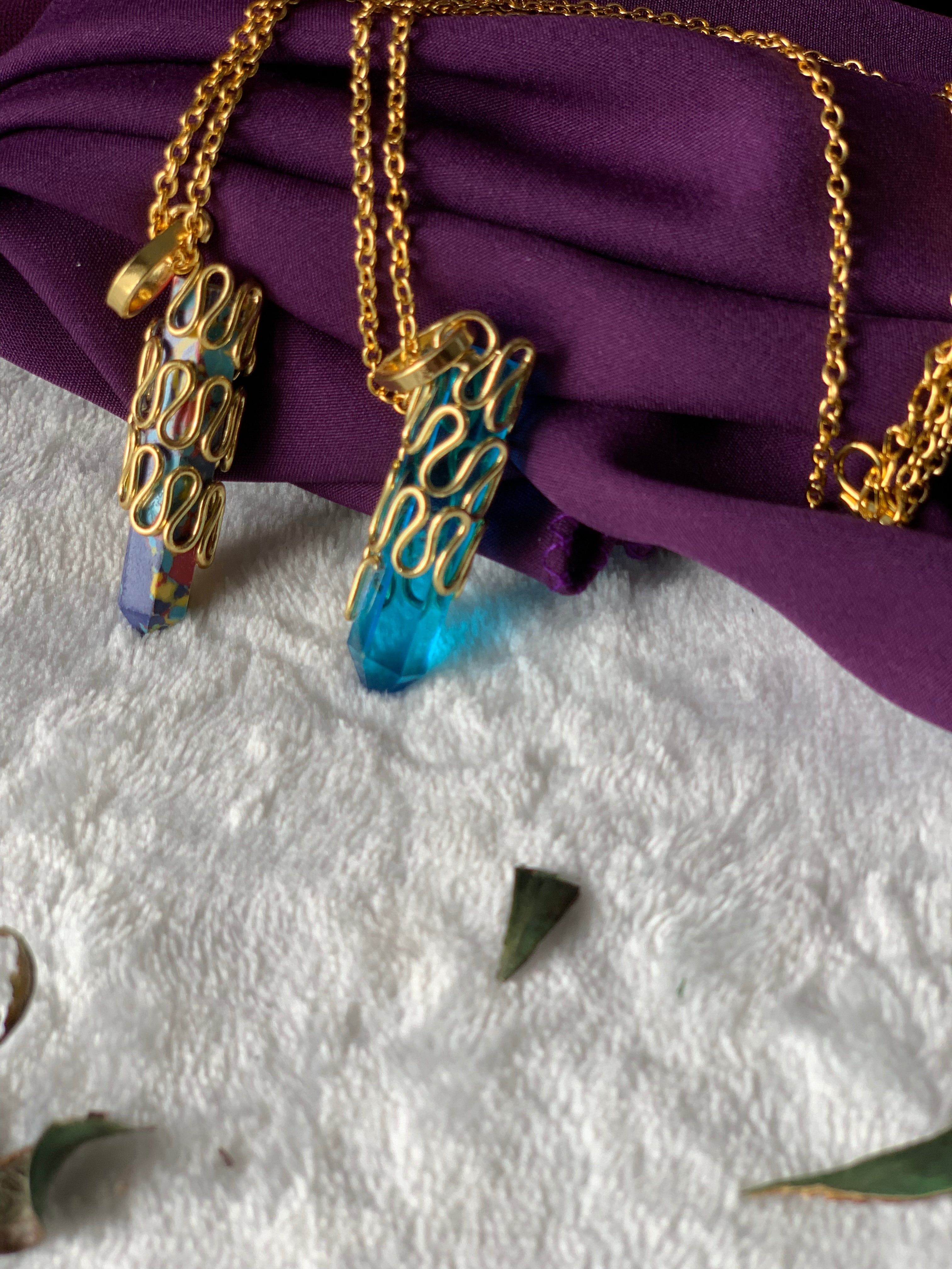 ZOE - SWIRL PENCIL PENDANT CHAIN NECKLACE