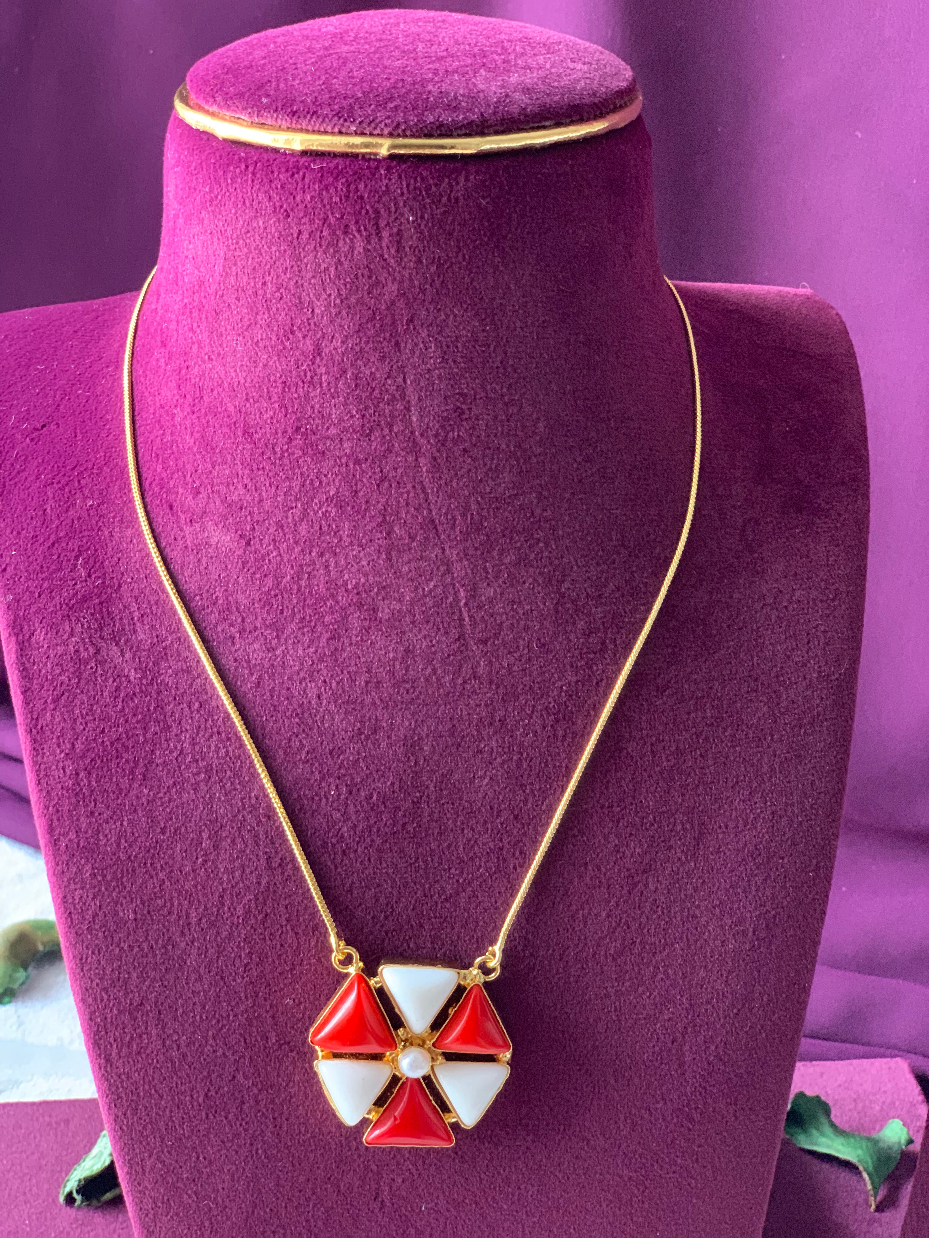 CORALIA - WHITE AND CORAL PENDANT CHAIN NECKLACE