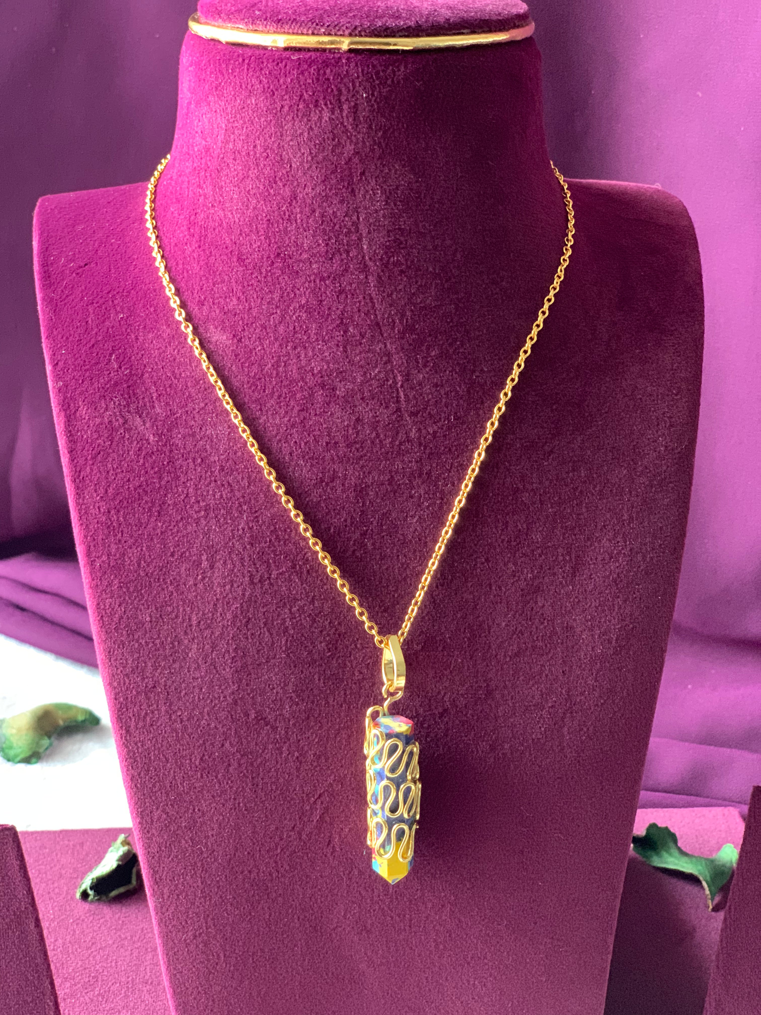 ZOE - SWIRL PENCIL PENDANT CHAIN NECKLACE