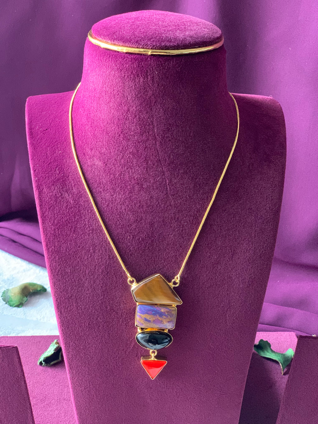 NEVAH - ASYMETRICAL MUTLISTONE PENDANT CHAIN NECKLACE