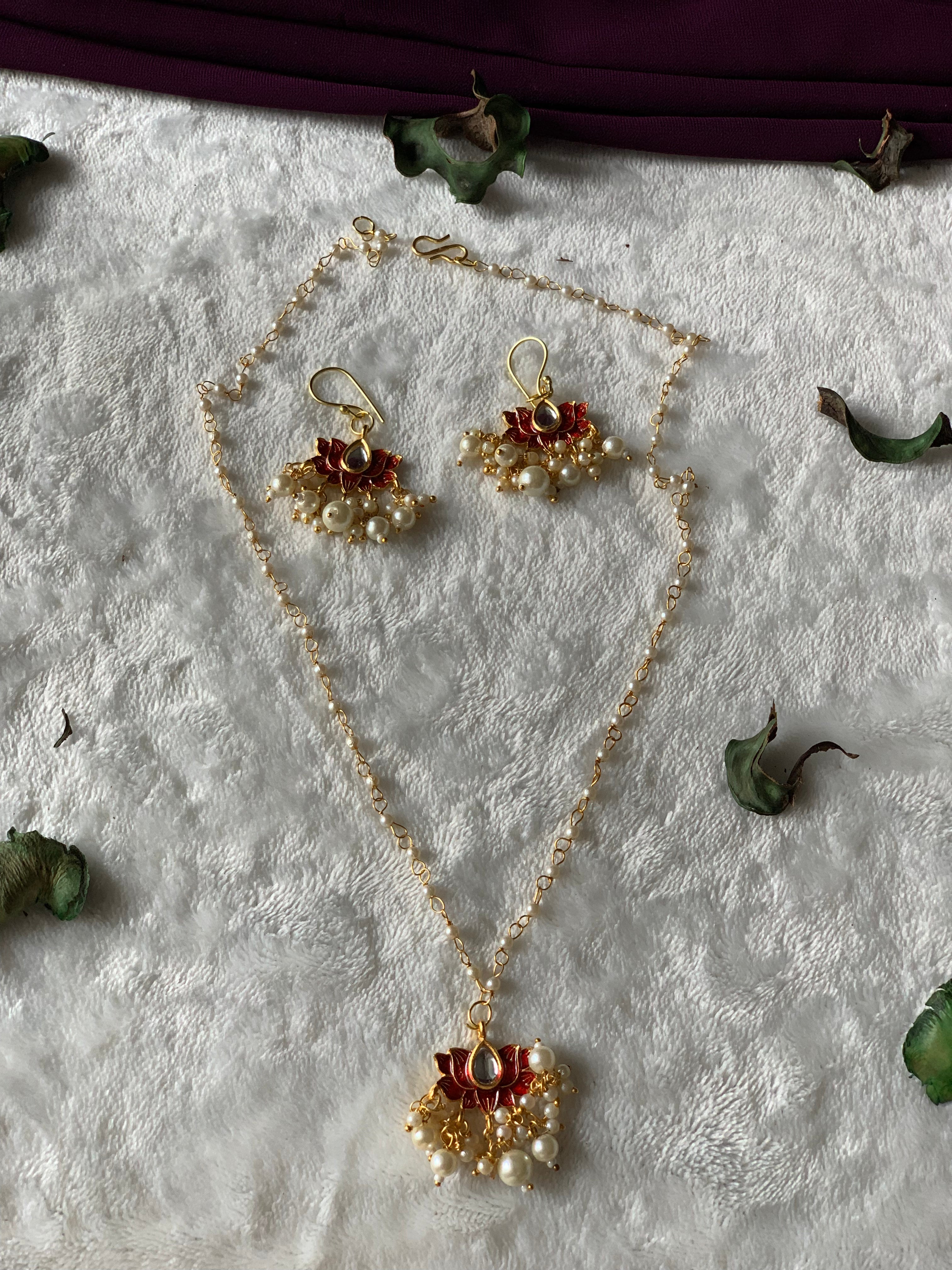 TAMARA - CLUSTER PEARLS LOTUS NECKLACE SET