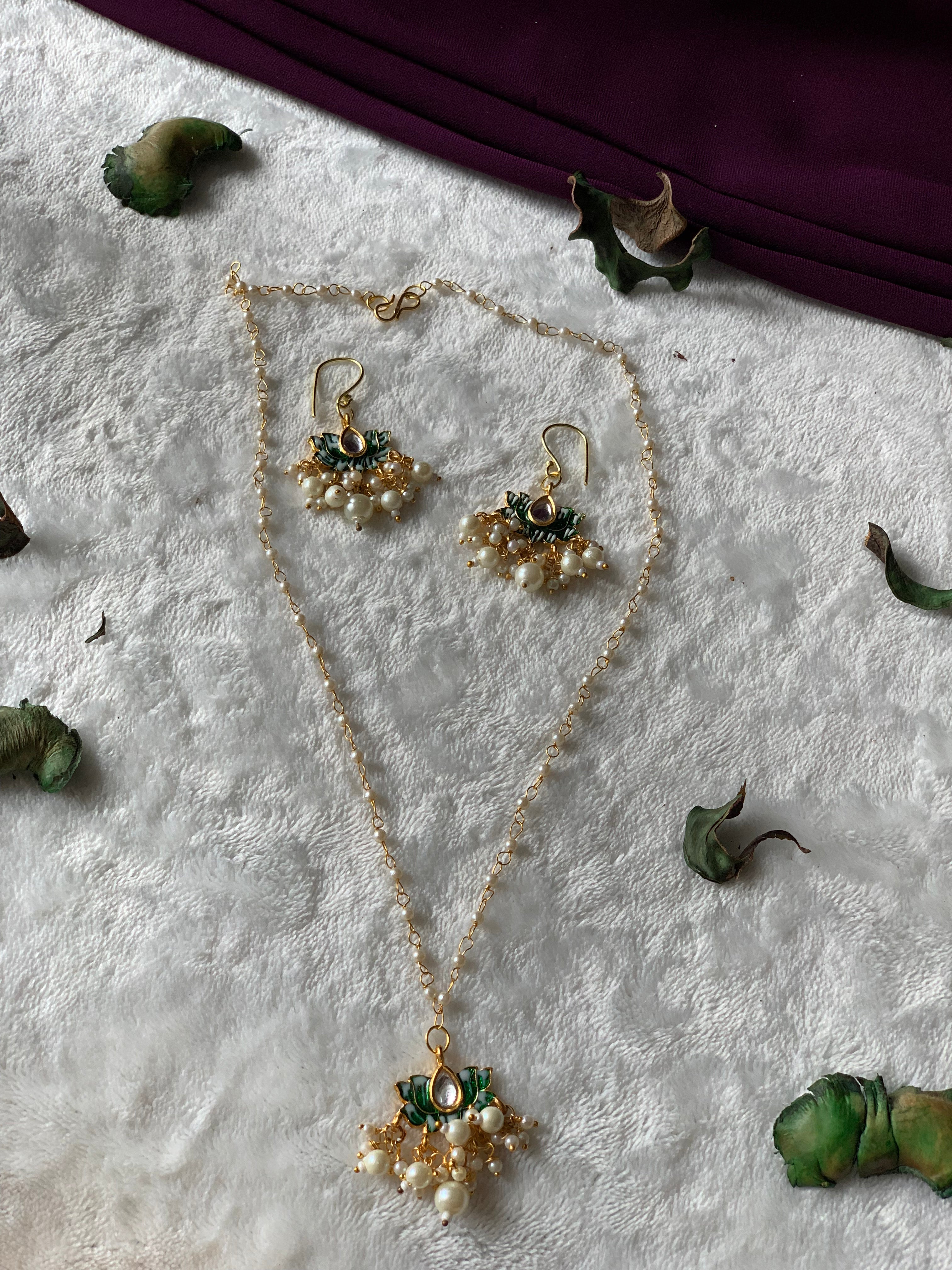 TAMARA - CLUSTER PEARLS LOTUS NECKLACE SET