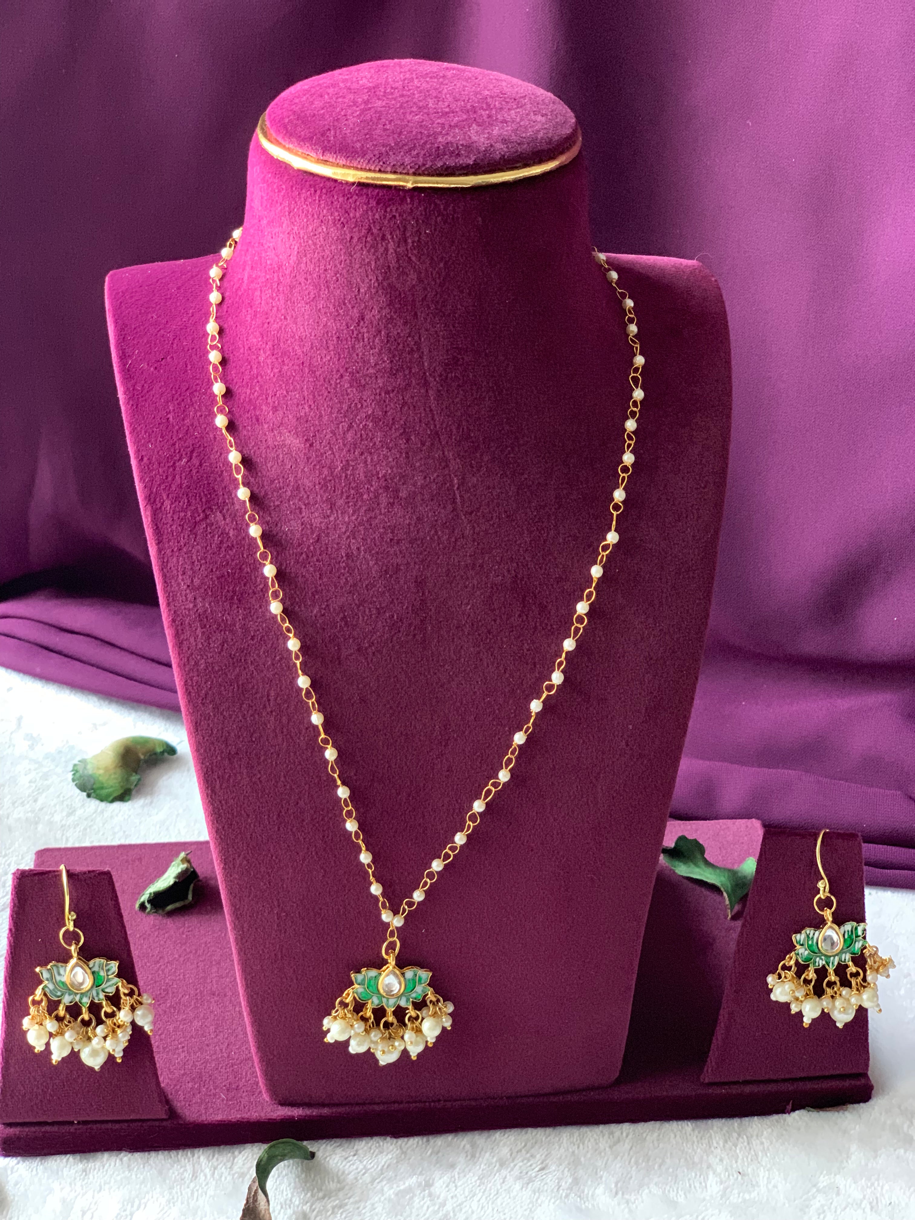 TAMARA - CLUSTER PEARLS LOTUS NECKLACE SET