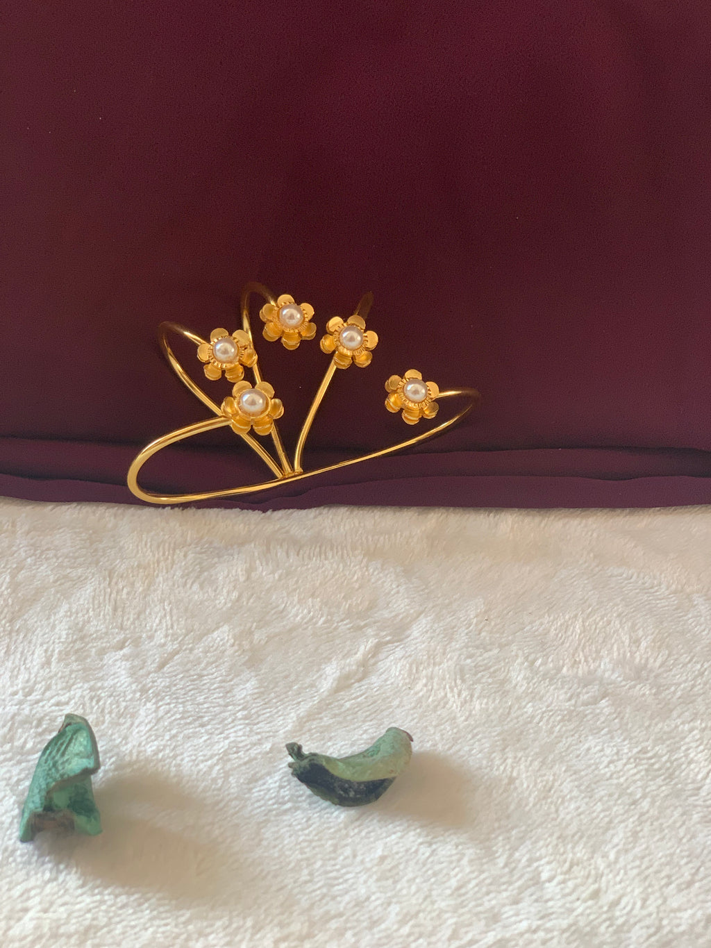 RAGINI - PEARL FLOWER STATEMENT HAND PALM CUFF