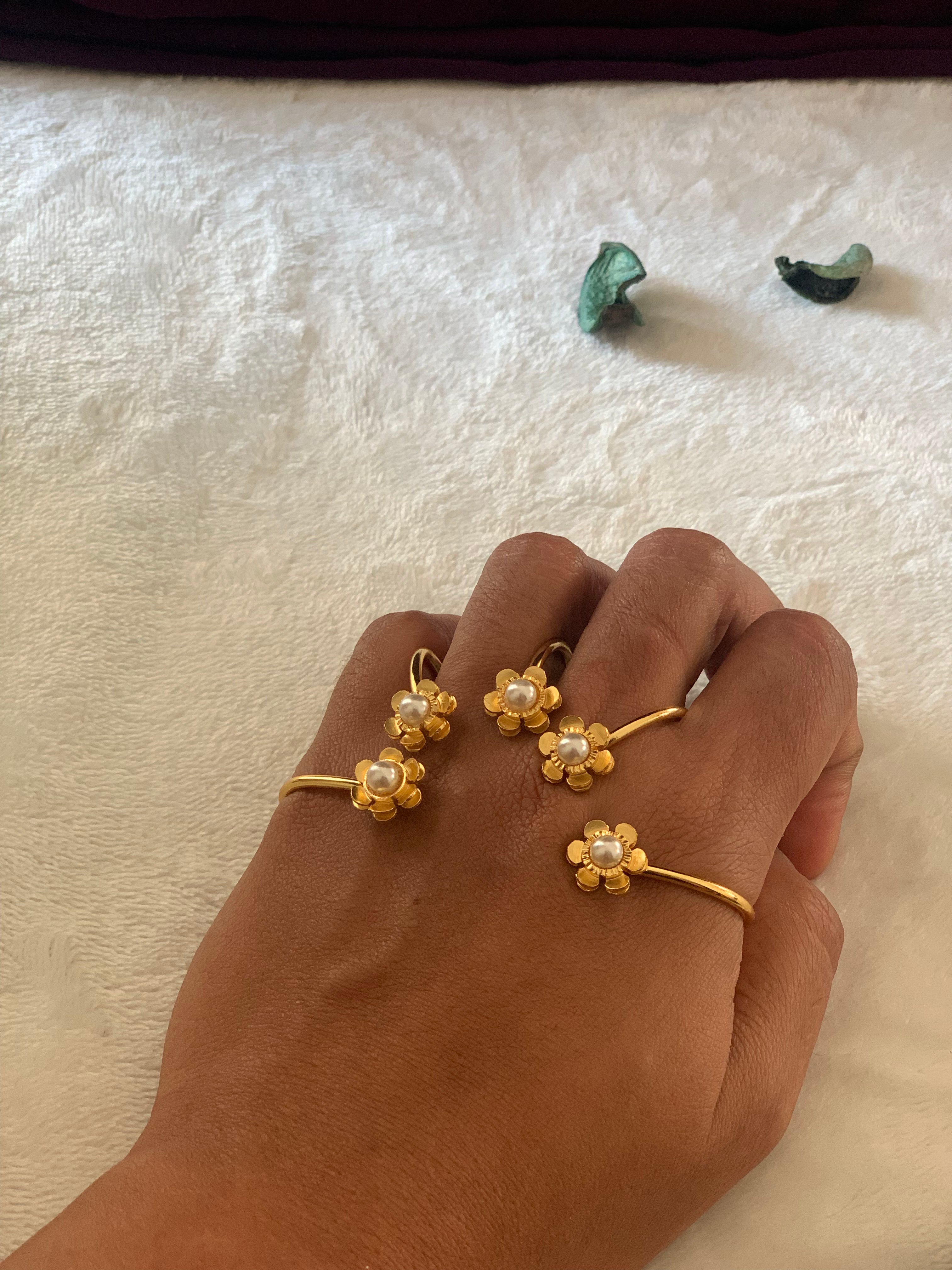 RAGINI - PEARL FLOWER STATEMENT HAND PALM CUFF