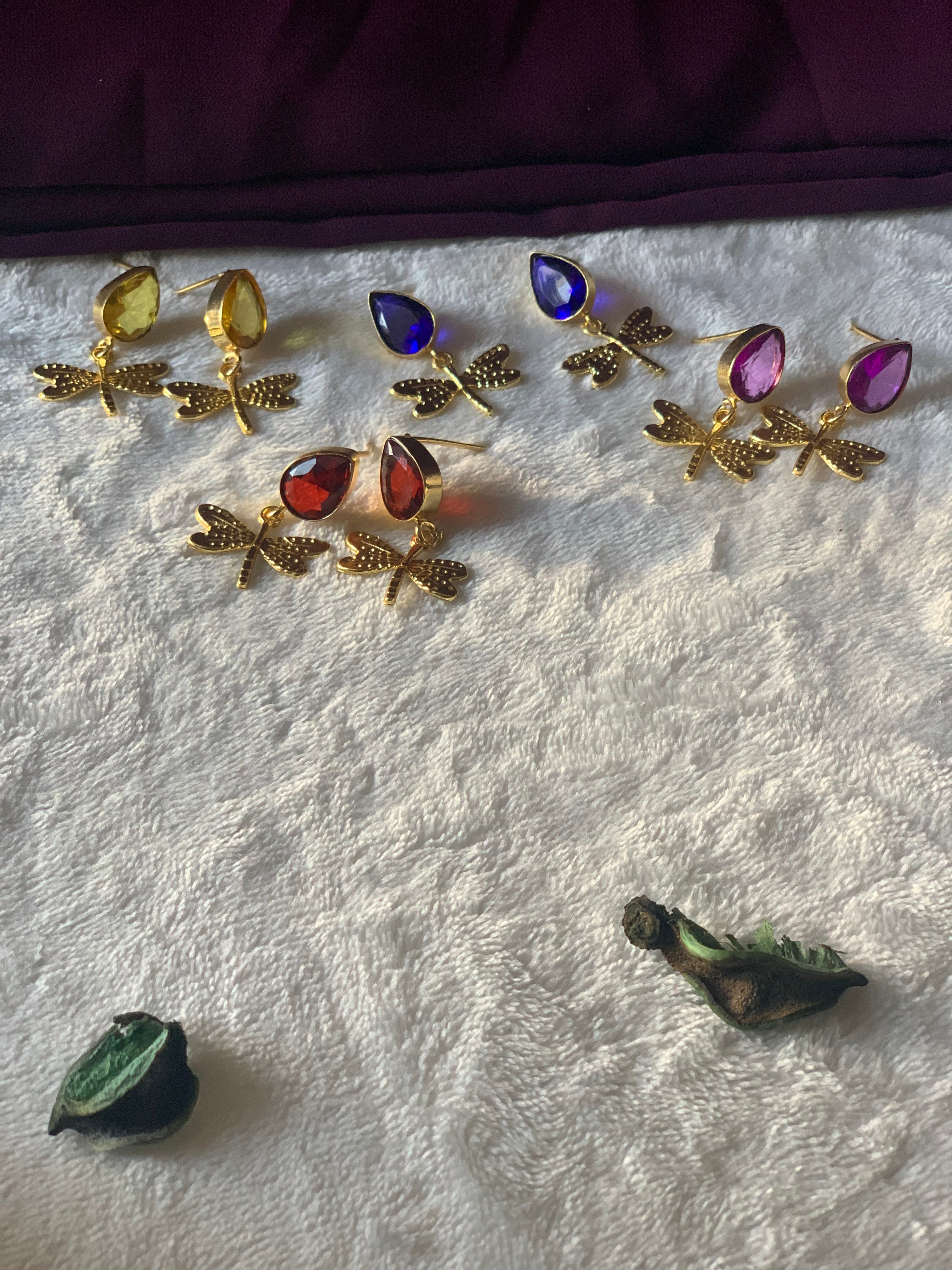 THUMBI - GOLDEN DRAGONFLY STONE DROP EARRINGS