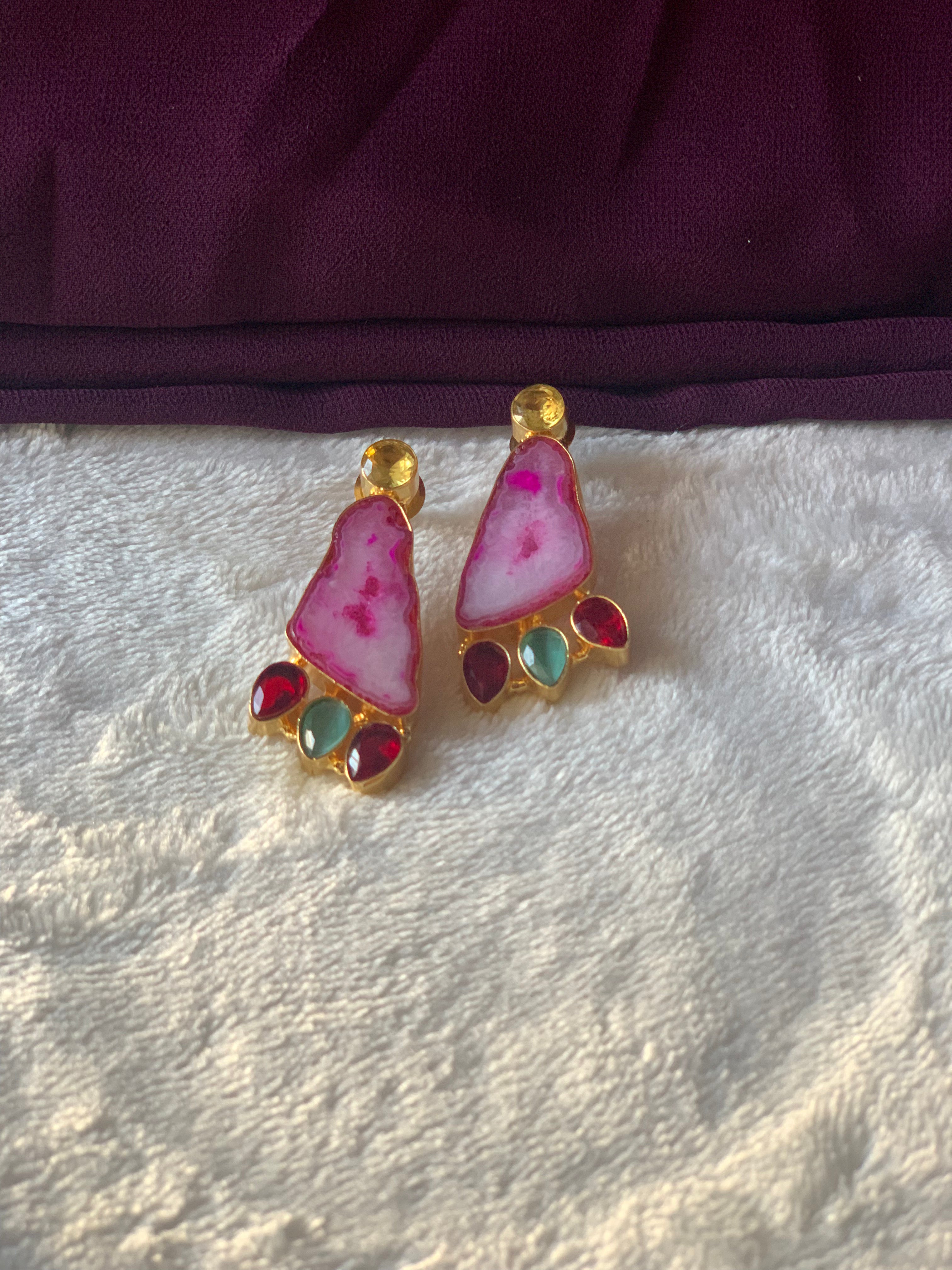 BRINDA - DYED STONE SHINY STUDS