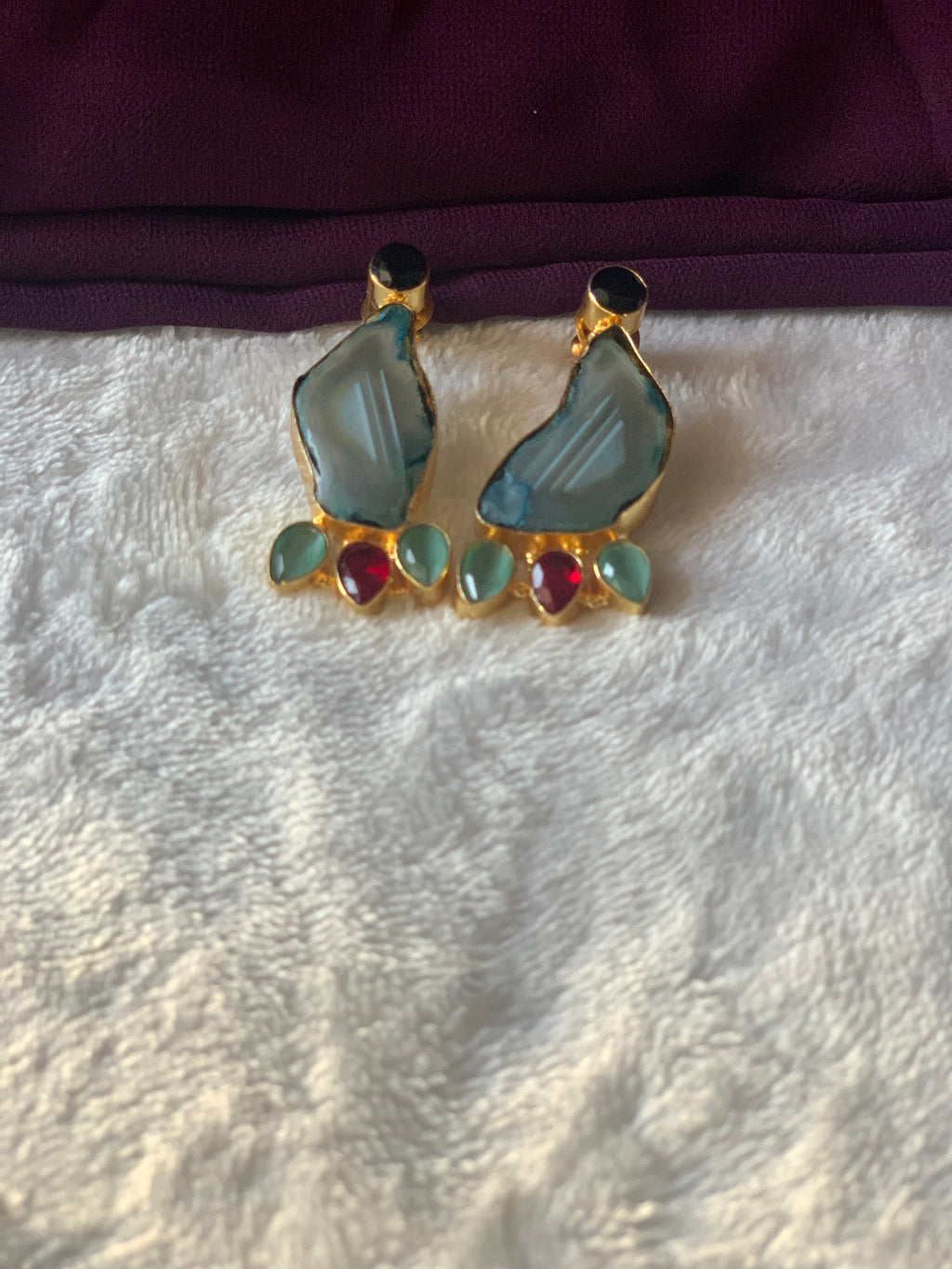 BRINDA - DYED STONE SHINY STUDS