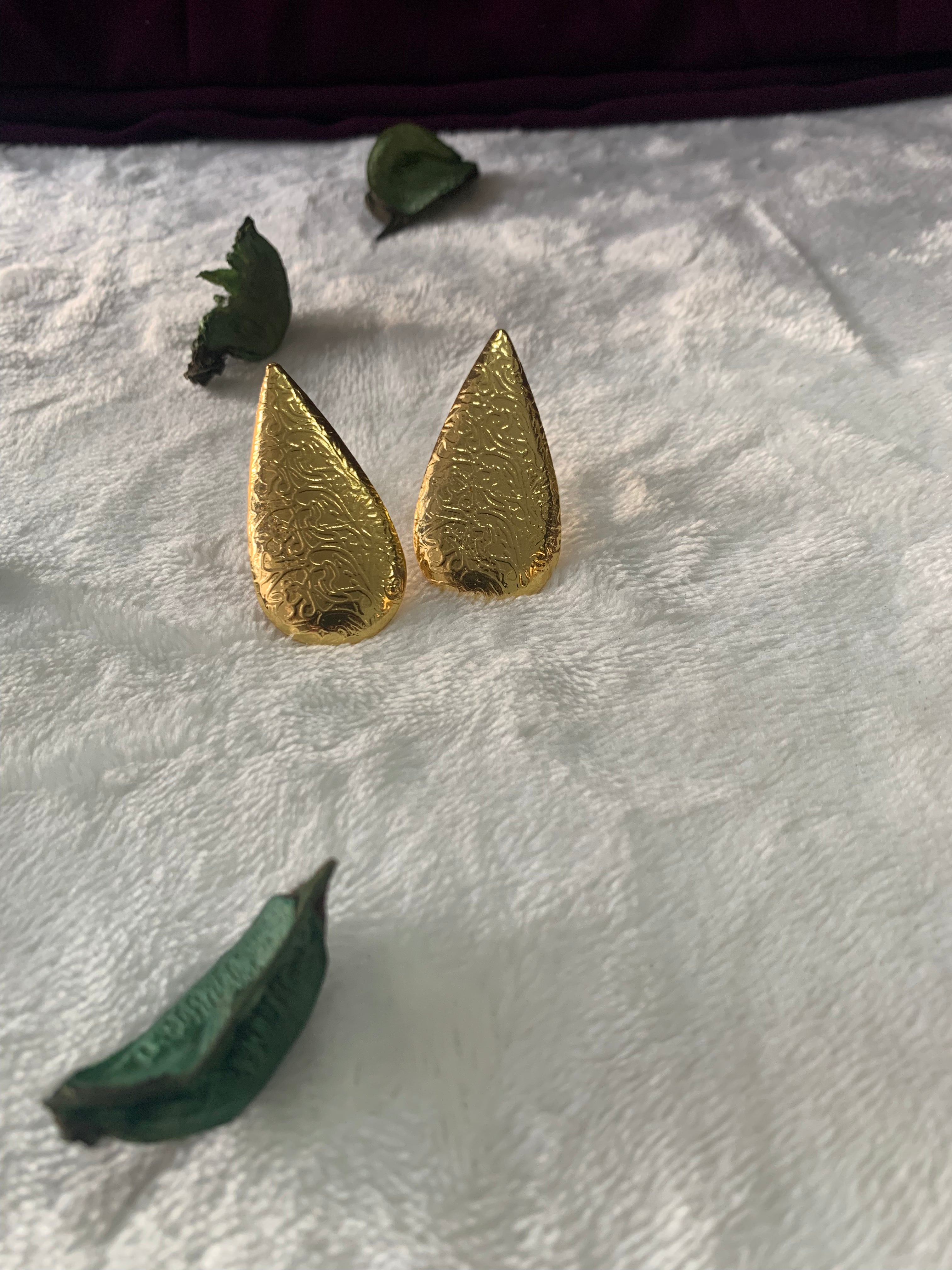GOPIKA- GOLDEN TEXTURED CONE STUD EARRINGS