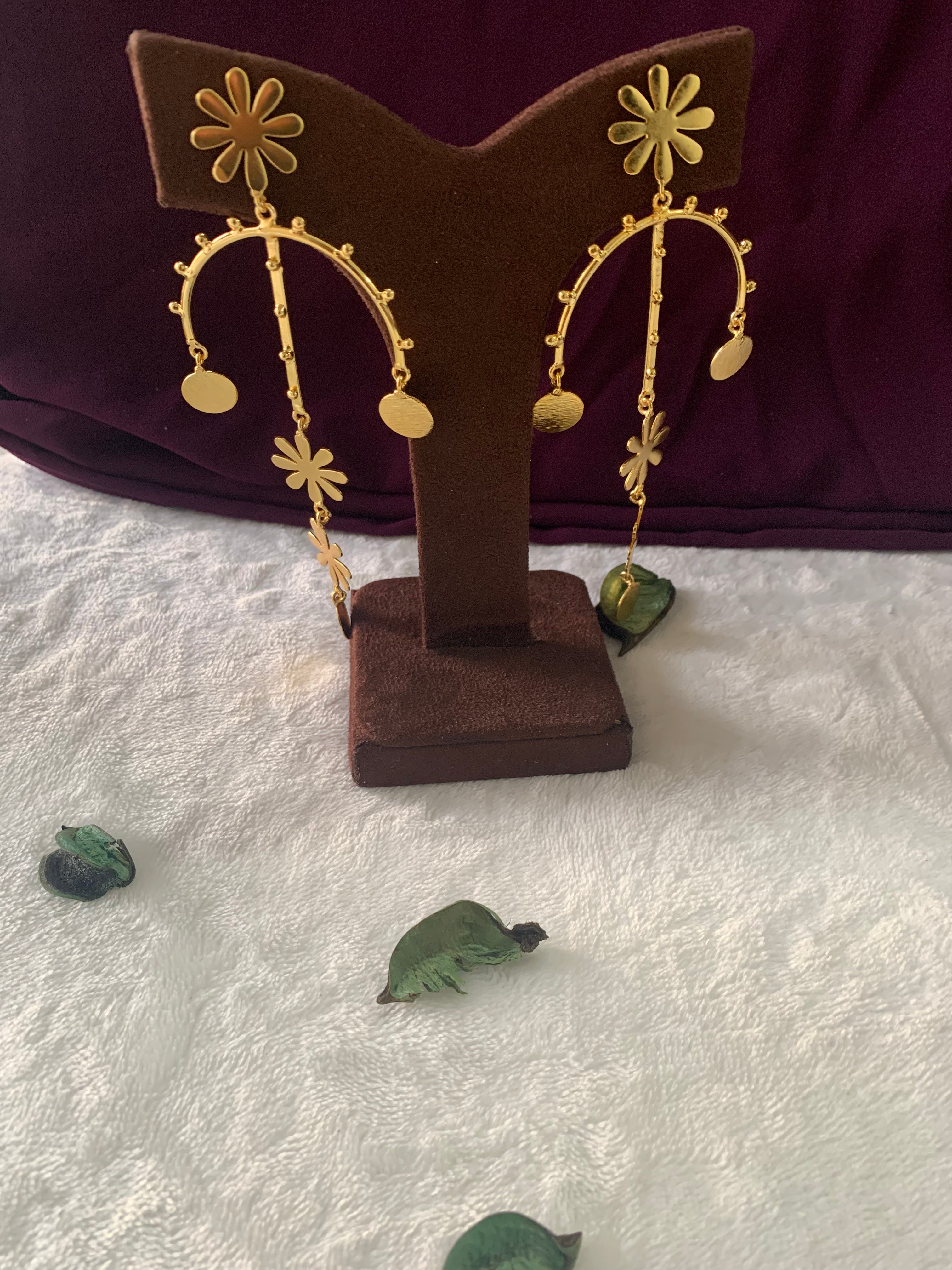 PETALA - GOLDEN FLORAL CHANDELIER EARRINGS