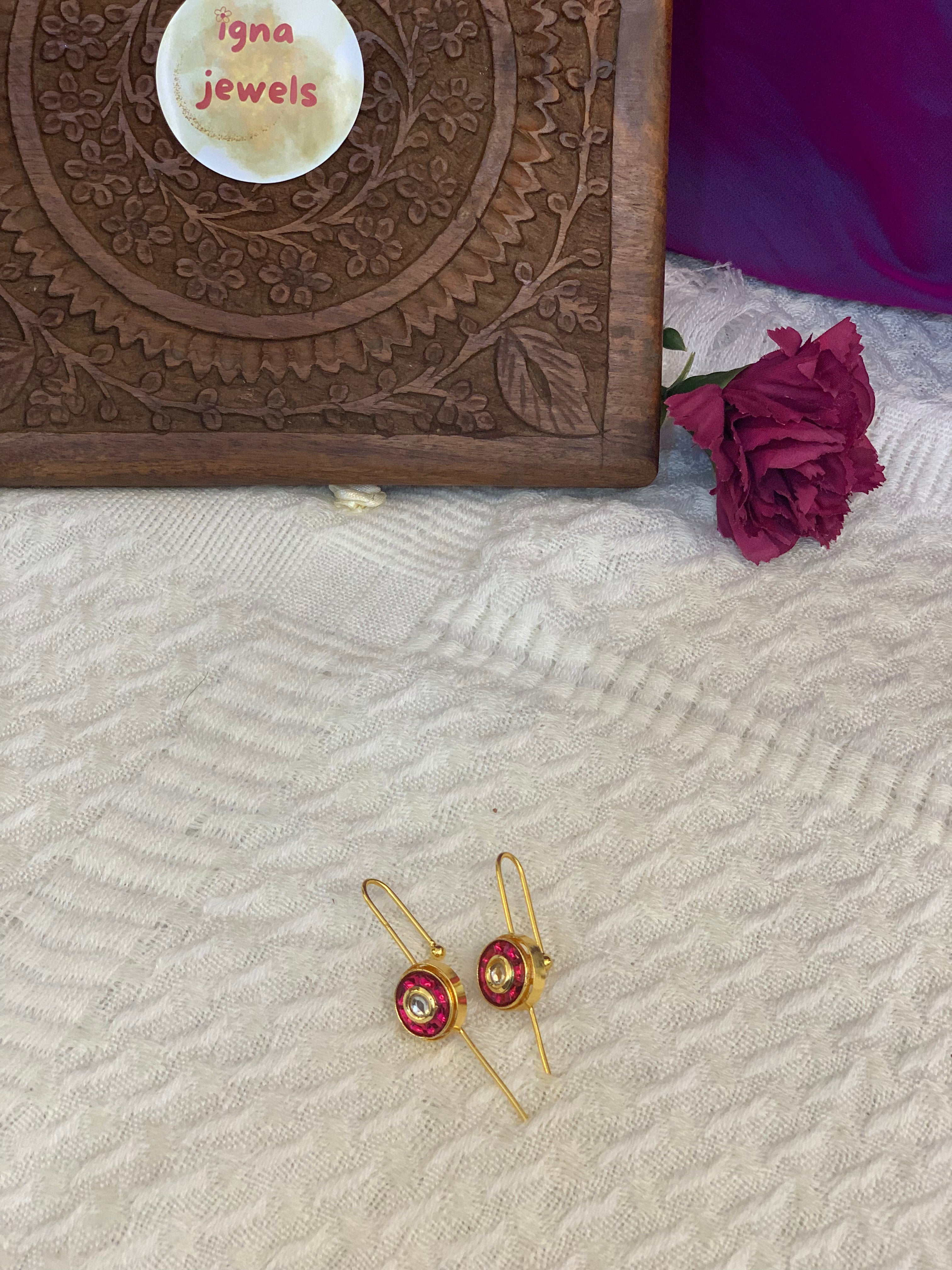DIVARA - GOLDEN KUNDAN STONE EARCUFFS