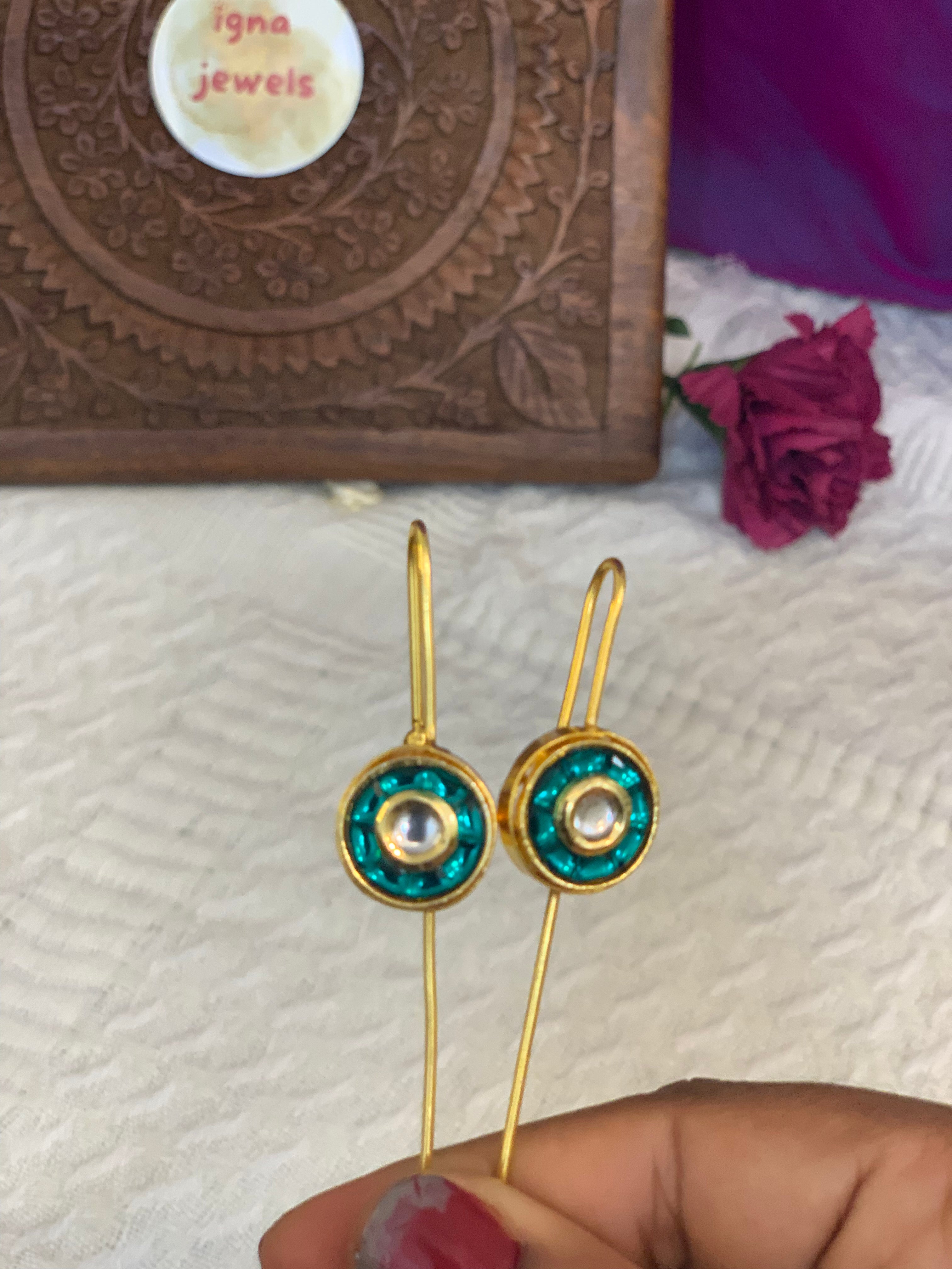 DIVARA - GOLDEN KUNDAN STONE EARCUFFS