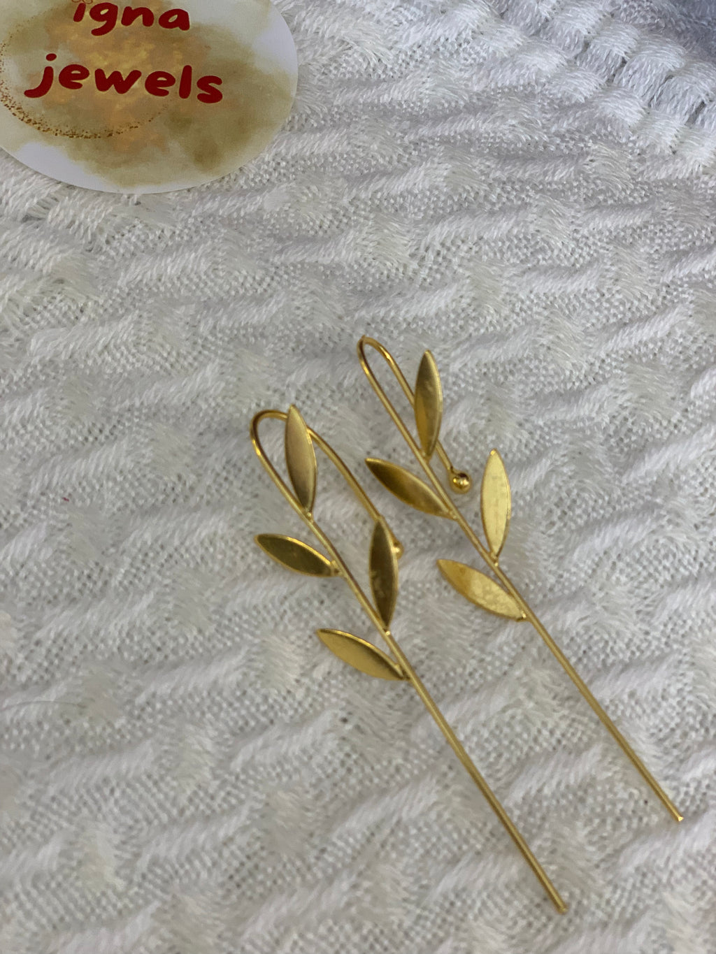 REENI - GOLDEN LEAF PATTERN EARCUFFS