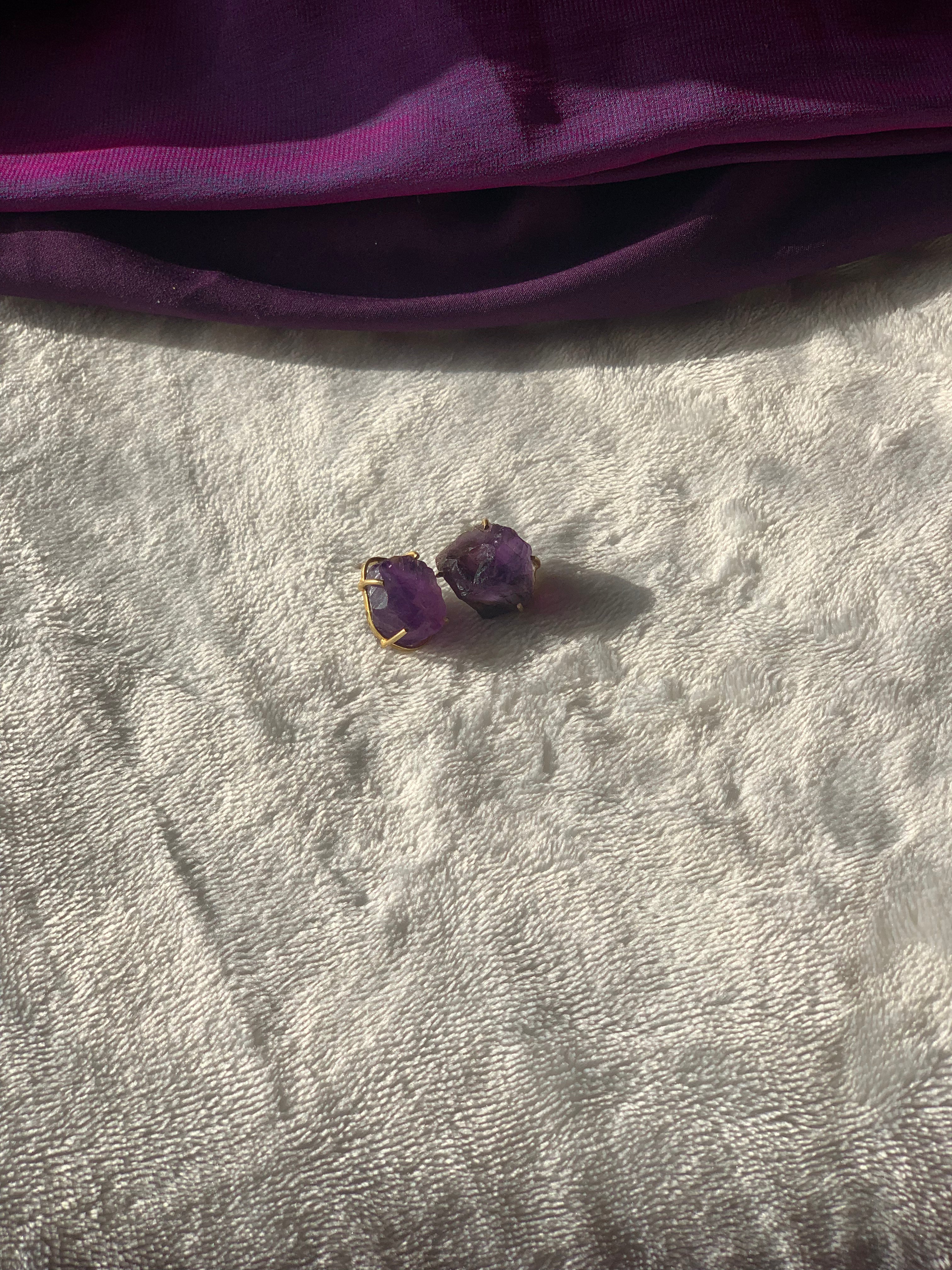VIVEKA - RAW STONE STUD EARRINGS