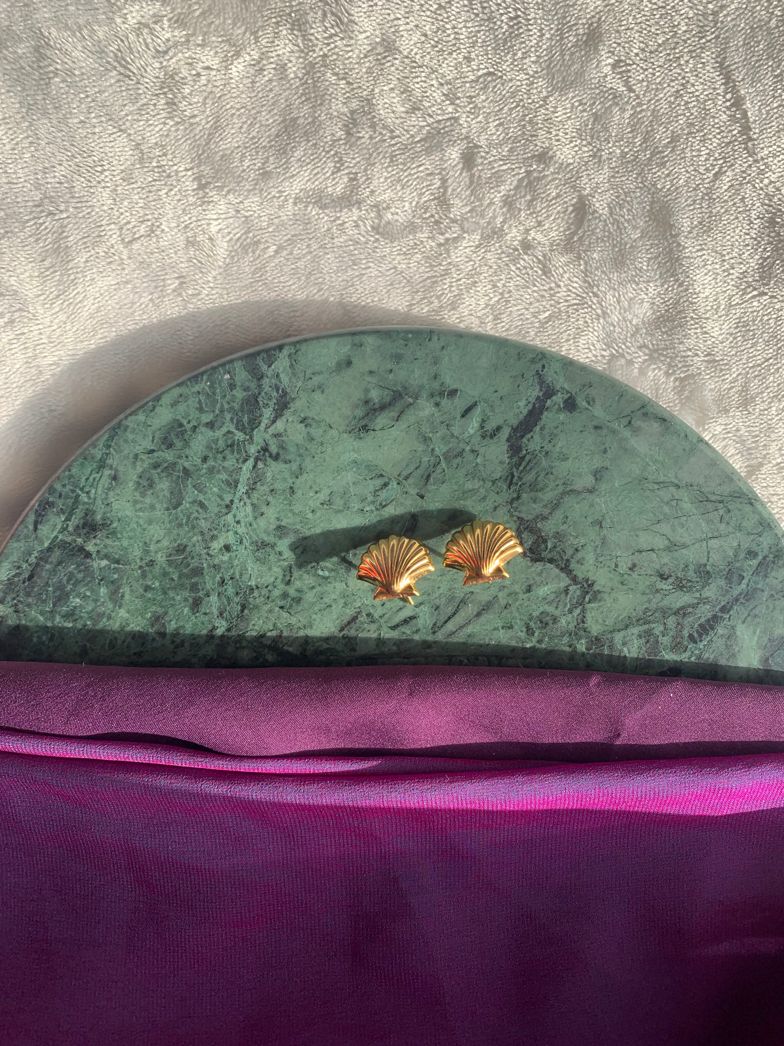 OYSTER - GOLDEN SHELL STUD EARRINGS