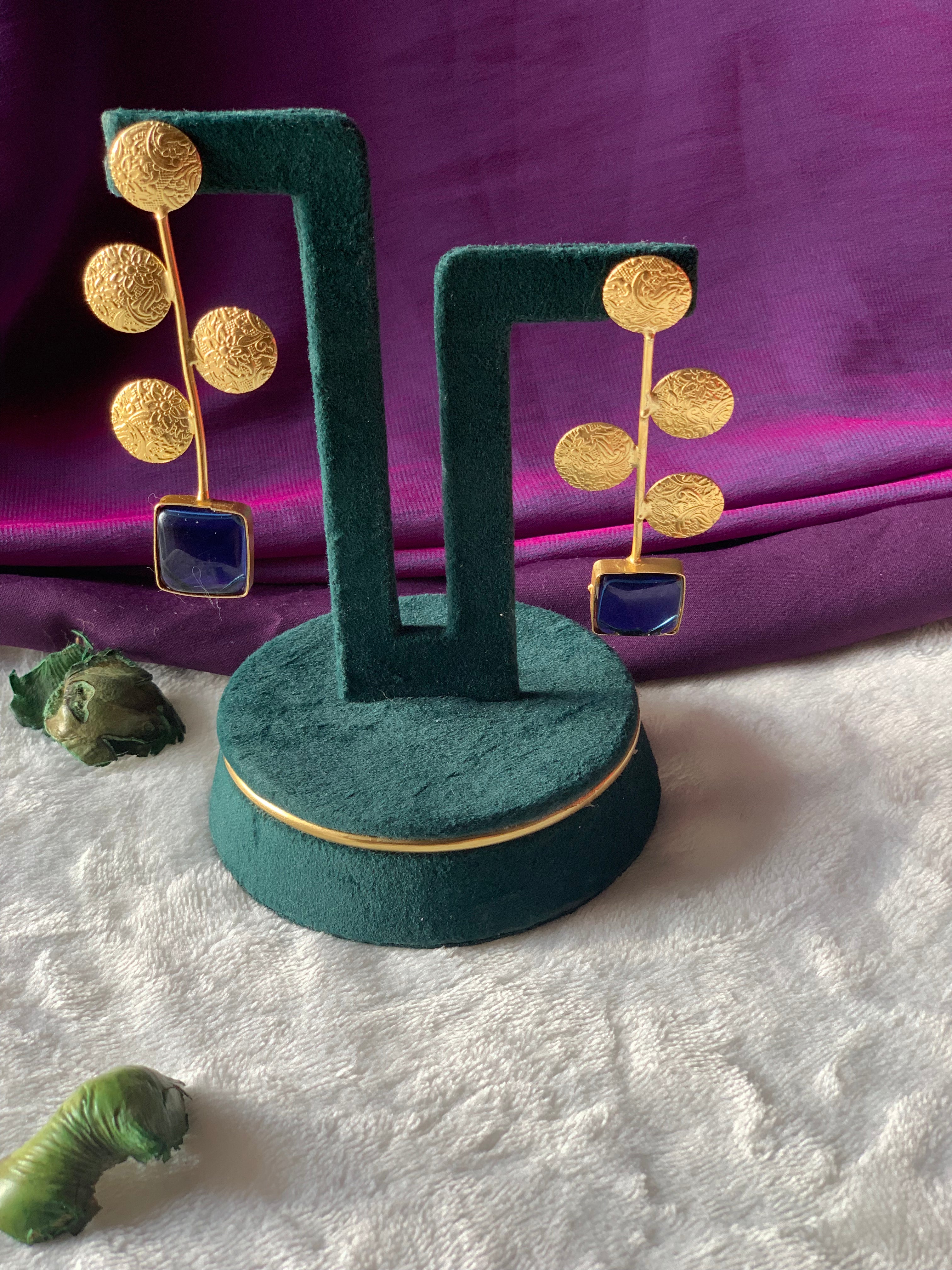UMA - GOLDEN TEXTURED COIN WITH STONE STUD EARRINGS
