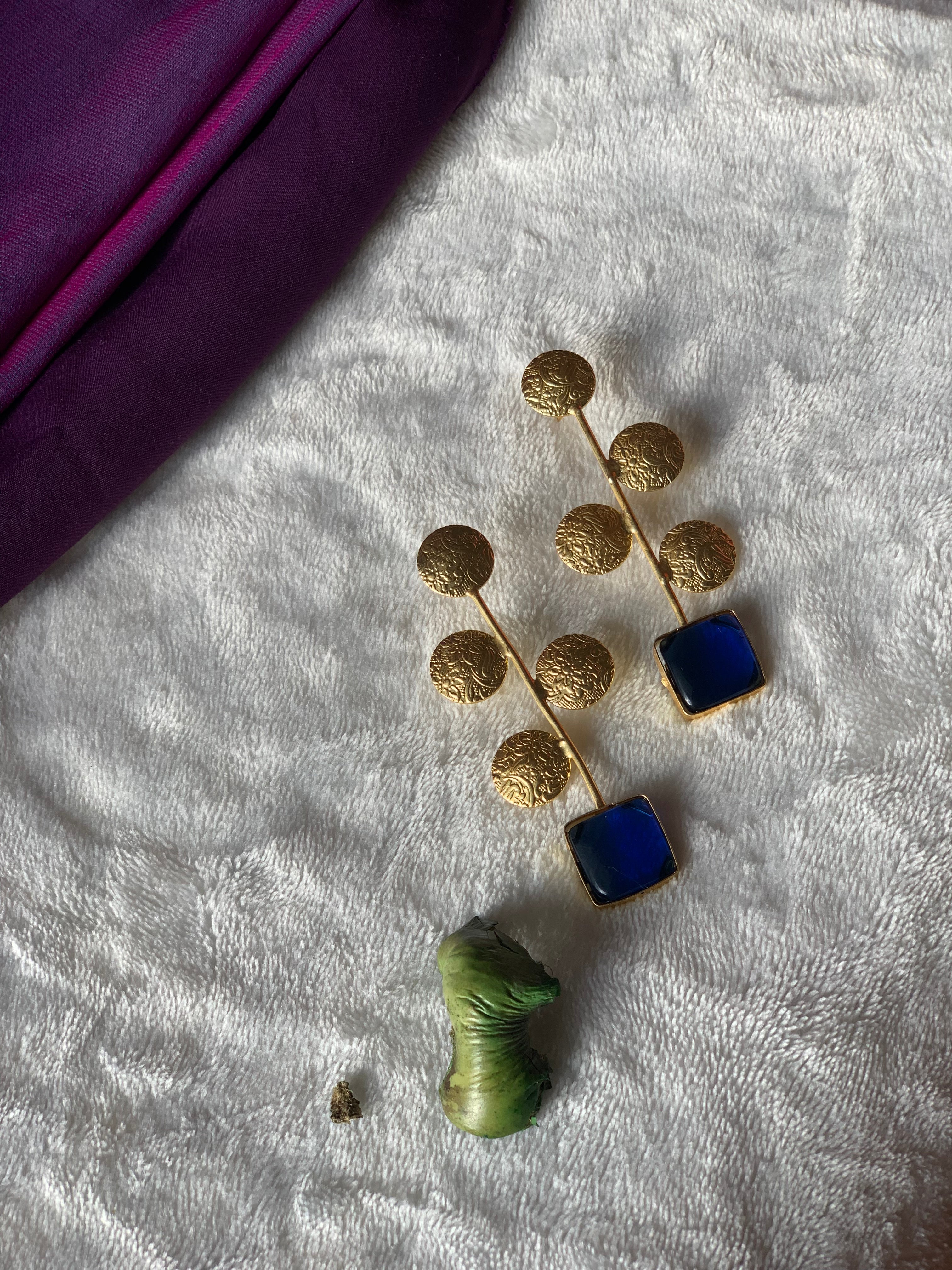 UMA - GOLDEN TEXTURED COIN WITH STONE STUD EARRINGS