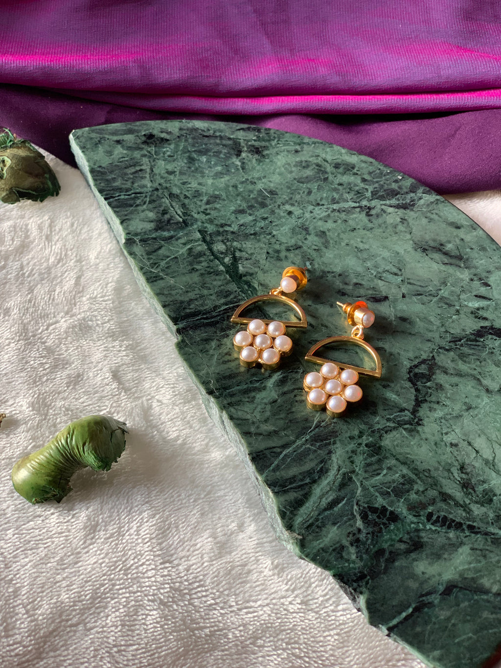 ZAHRA - 7 PEARL FLOWER SEMICIRCLE DANGLER EARRINGS