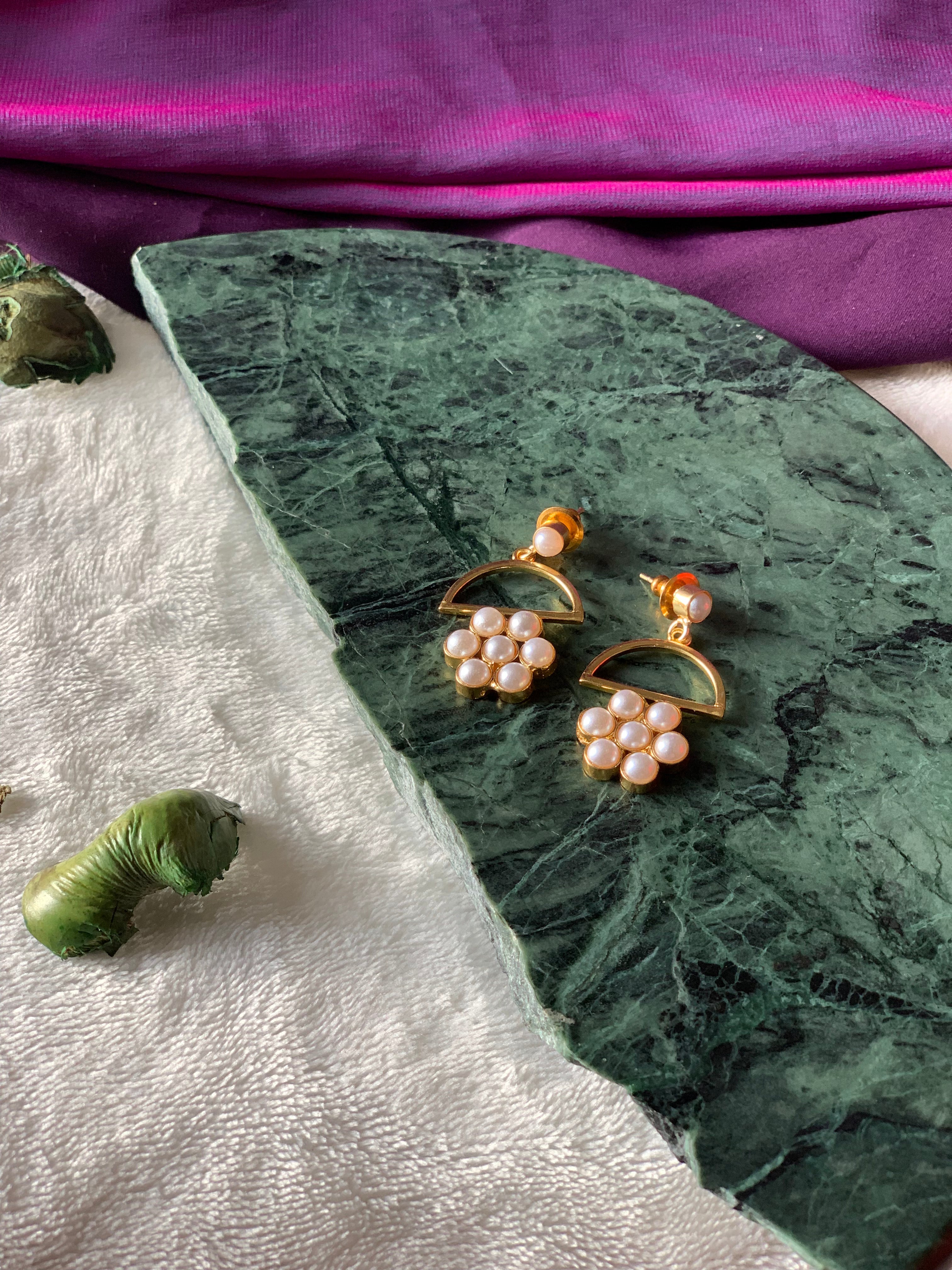 ZAHRA - 7 PEARL FLOWER SEMICIRCLE DANGLER EARRINGS