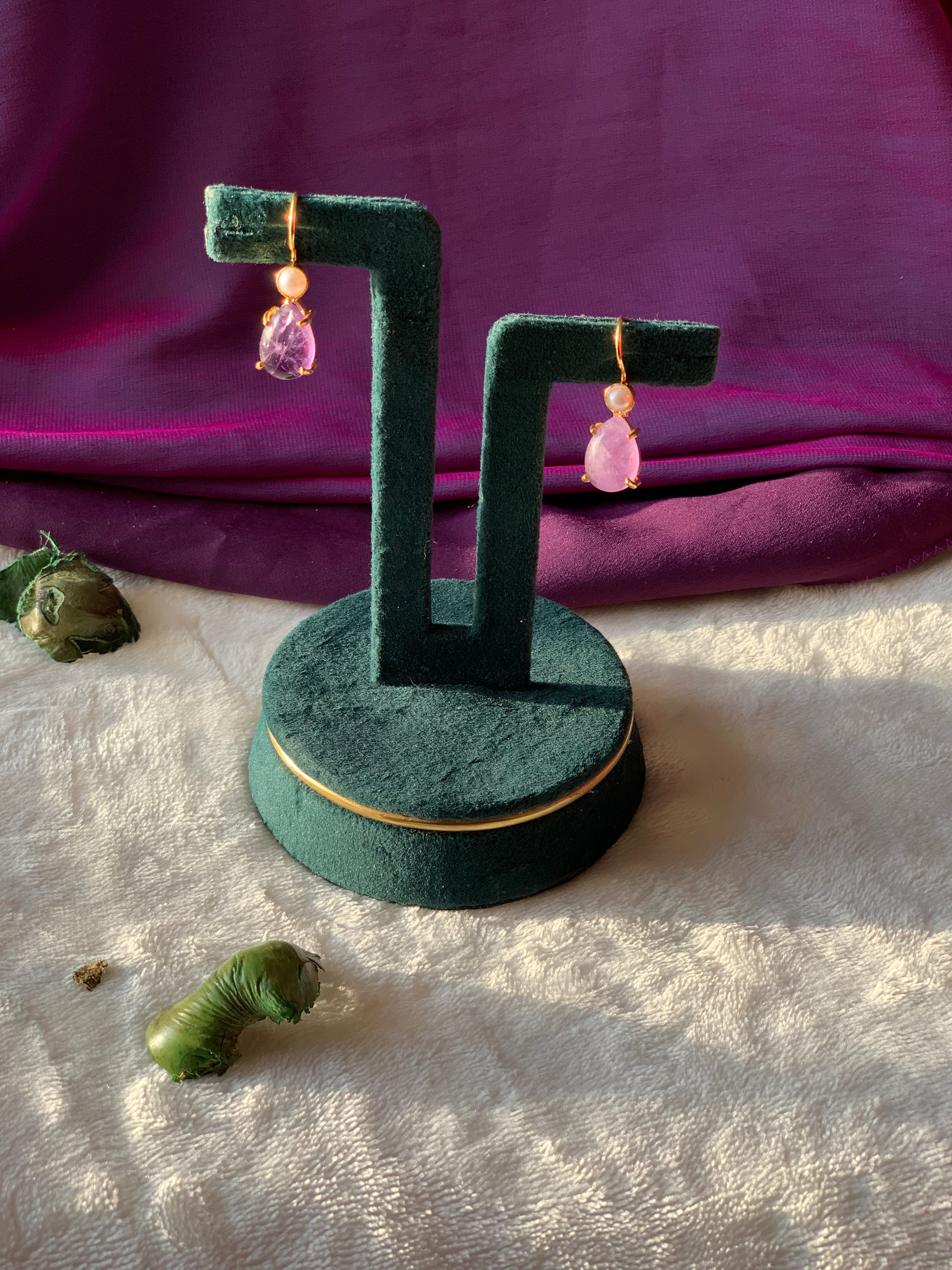 IZZA - PEARL AND RAW SEMIPRECIOUS STONE DROP EARRINGS