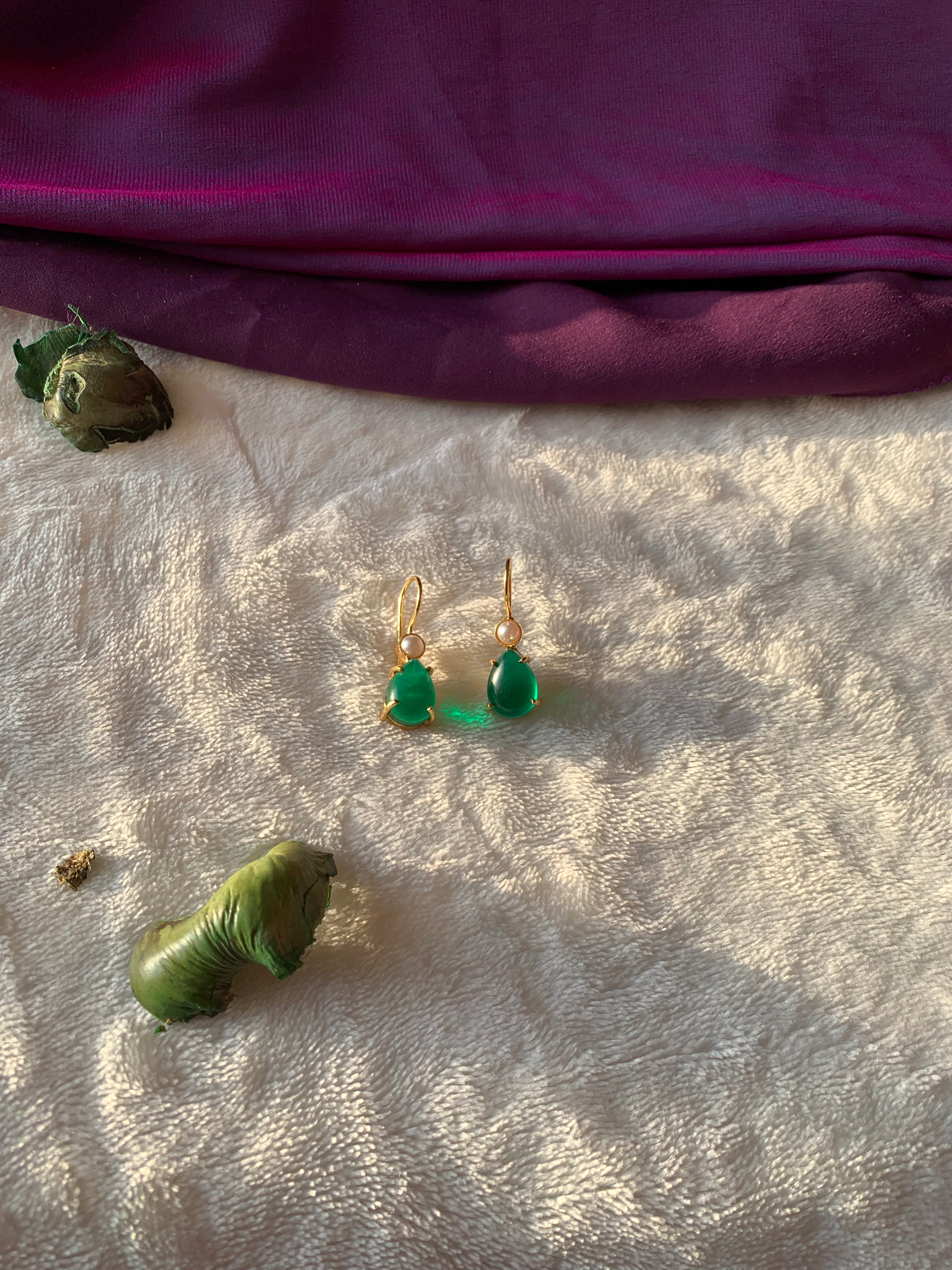 IZZA - PEARL AND RAW SEMIPRECIOUS STONE DROP EARRINGS