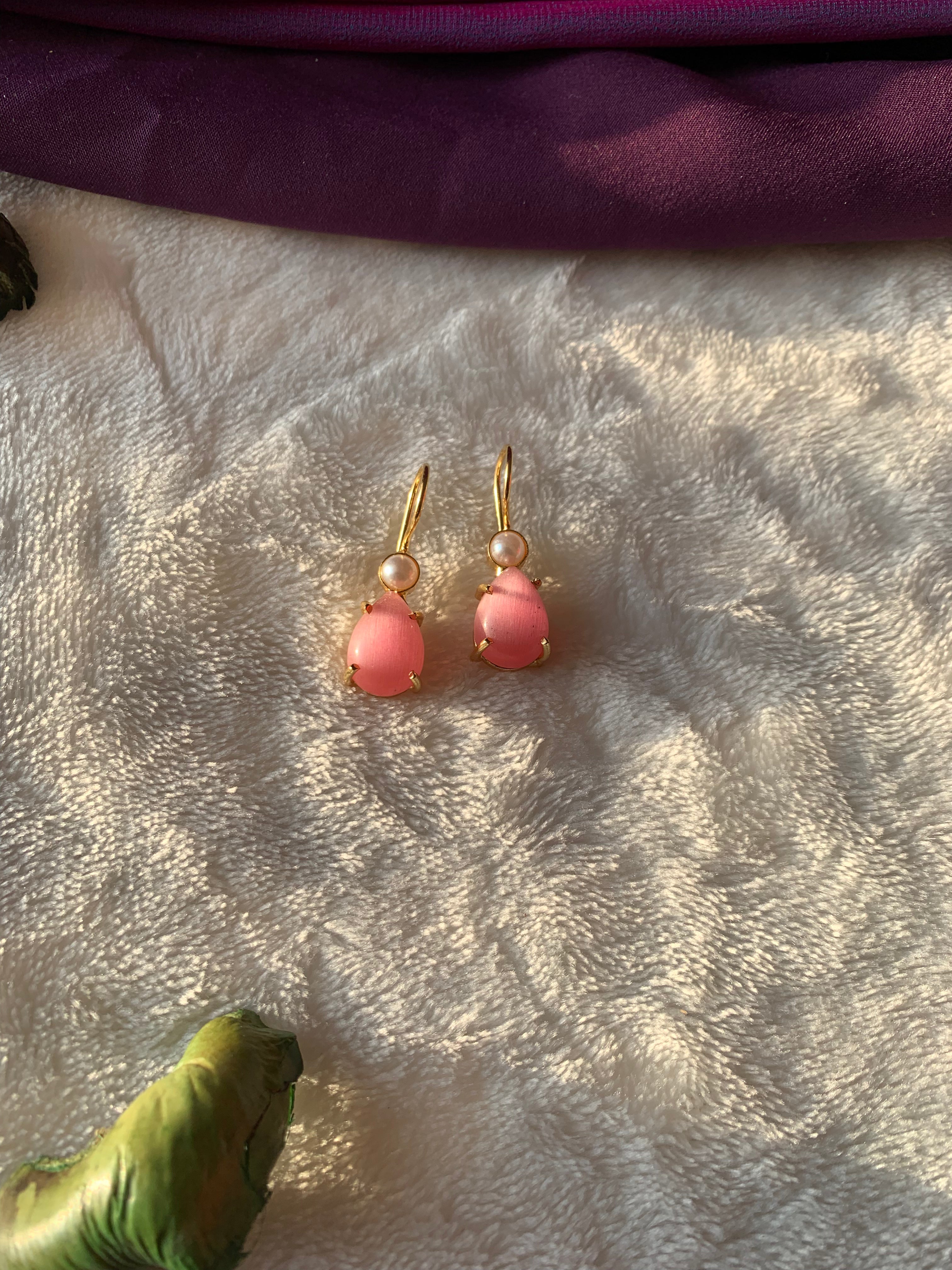 IZZA - PEARL AND RAW SEMIPRECIOUS STONE DROP EARRINGS