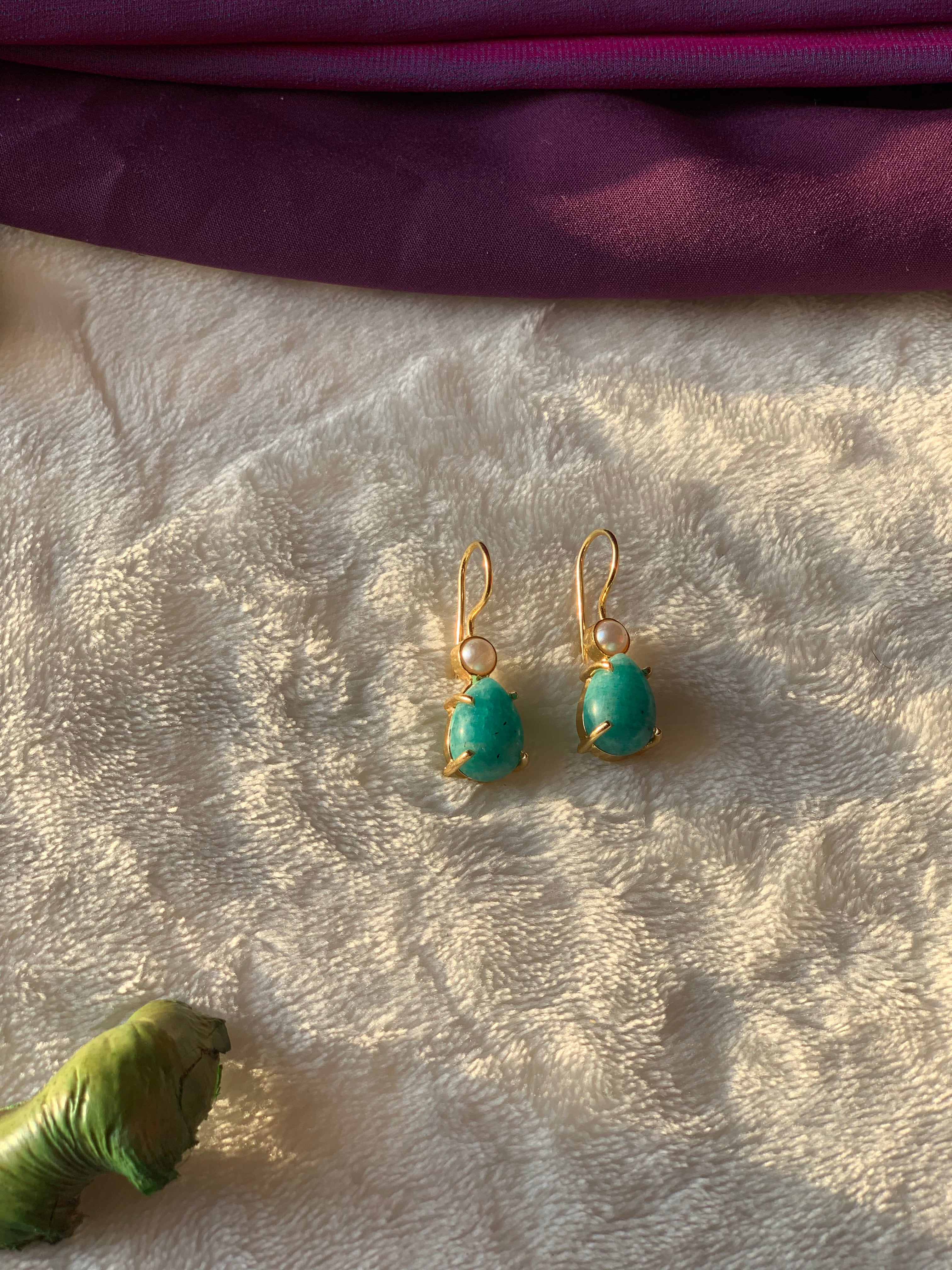 IZZA - PEARL AND RAW SEMIPRECIOUS STONE DROP EARRINGS