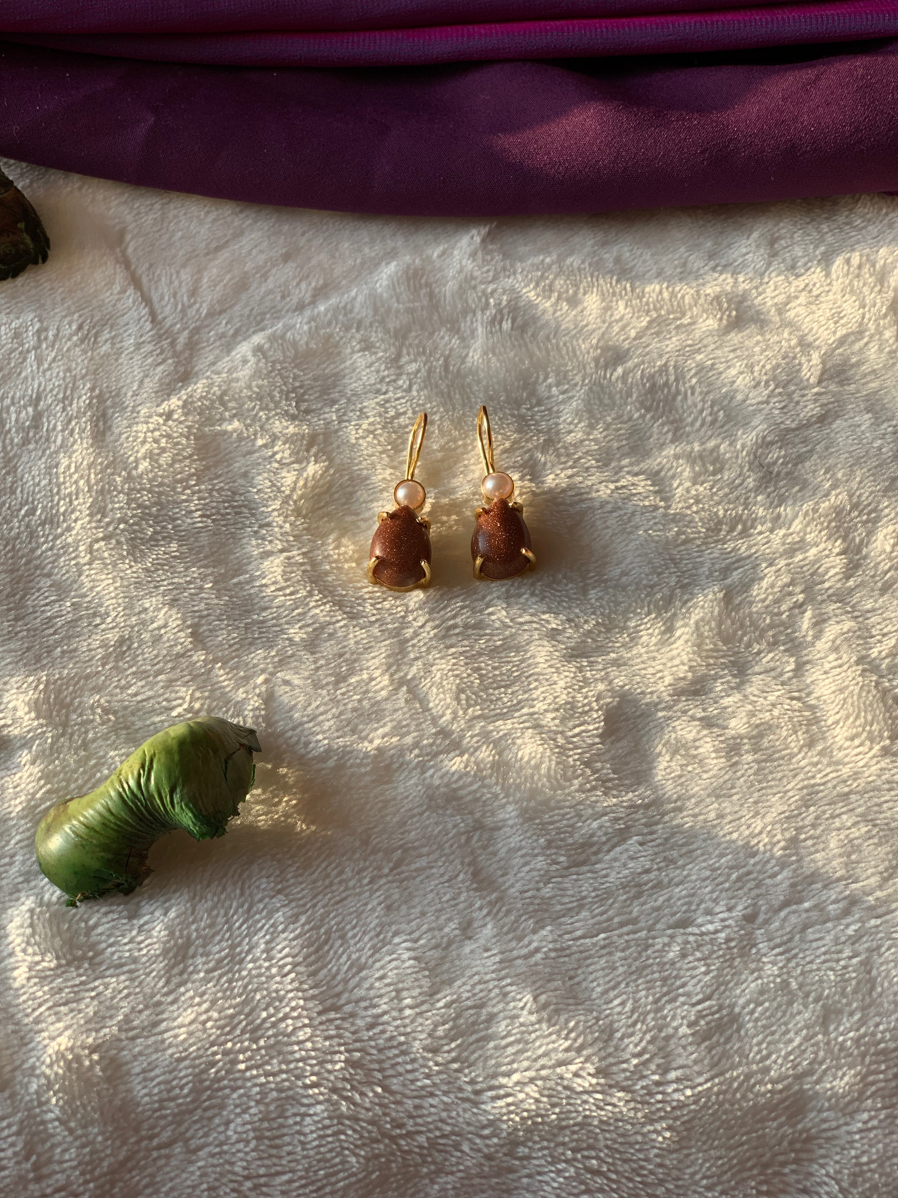 IZZA - PEARL AND RAW SEMIPRECIOUS STONE DROP EARRINGS